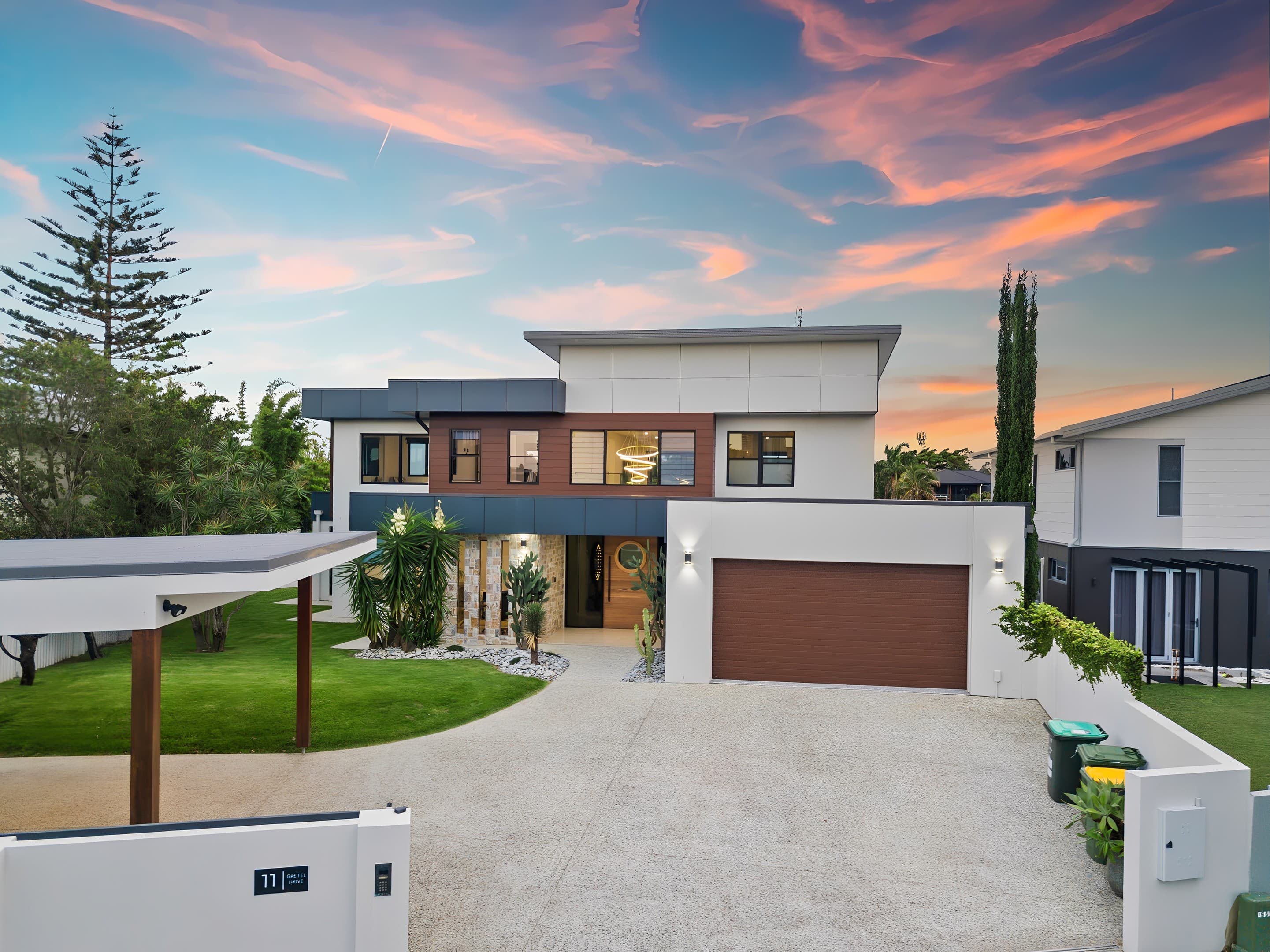 11 Gretel Drive, Mermaid Waters — photo 1 of 5