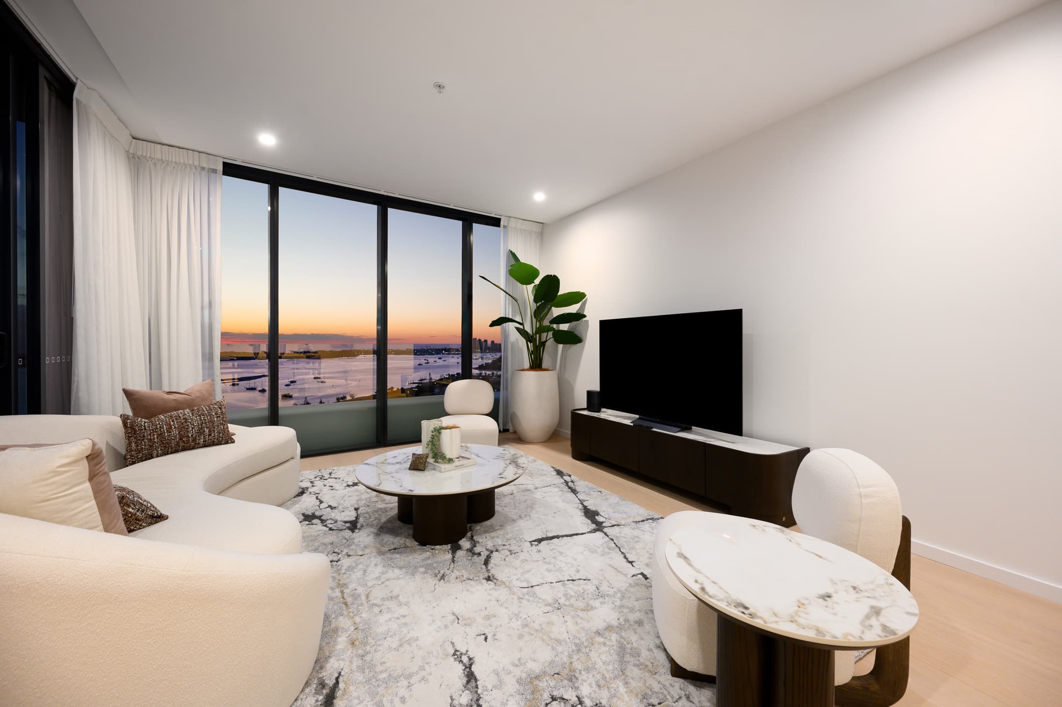 2002/180 Marine Parade, Labrador - Image 1