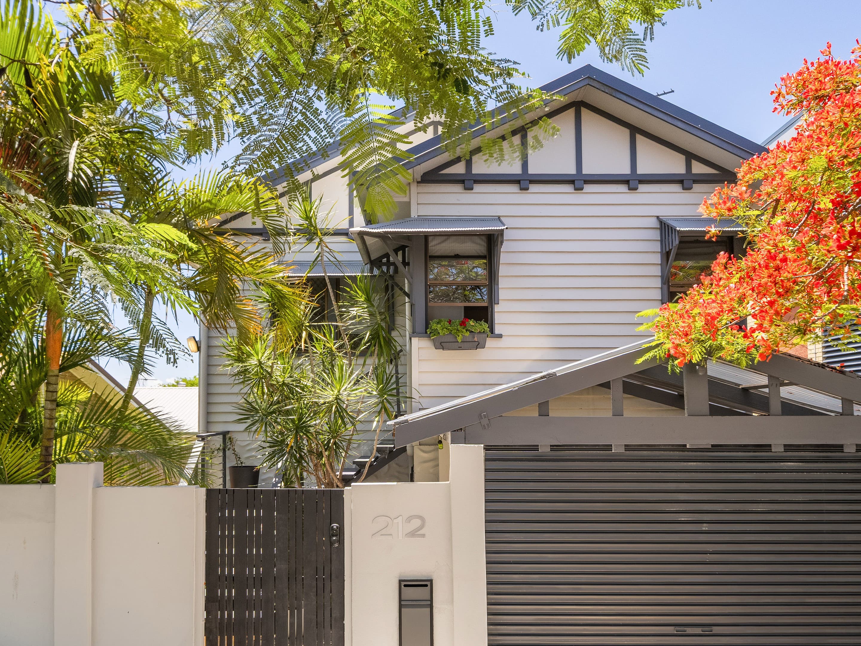 212 Oxley Avenue, Margate, Margate — photo 1 of 5