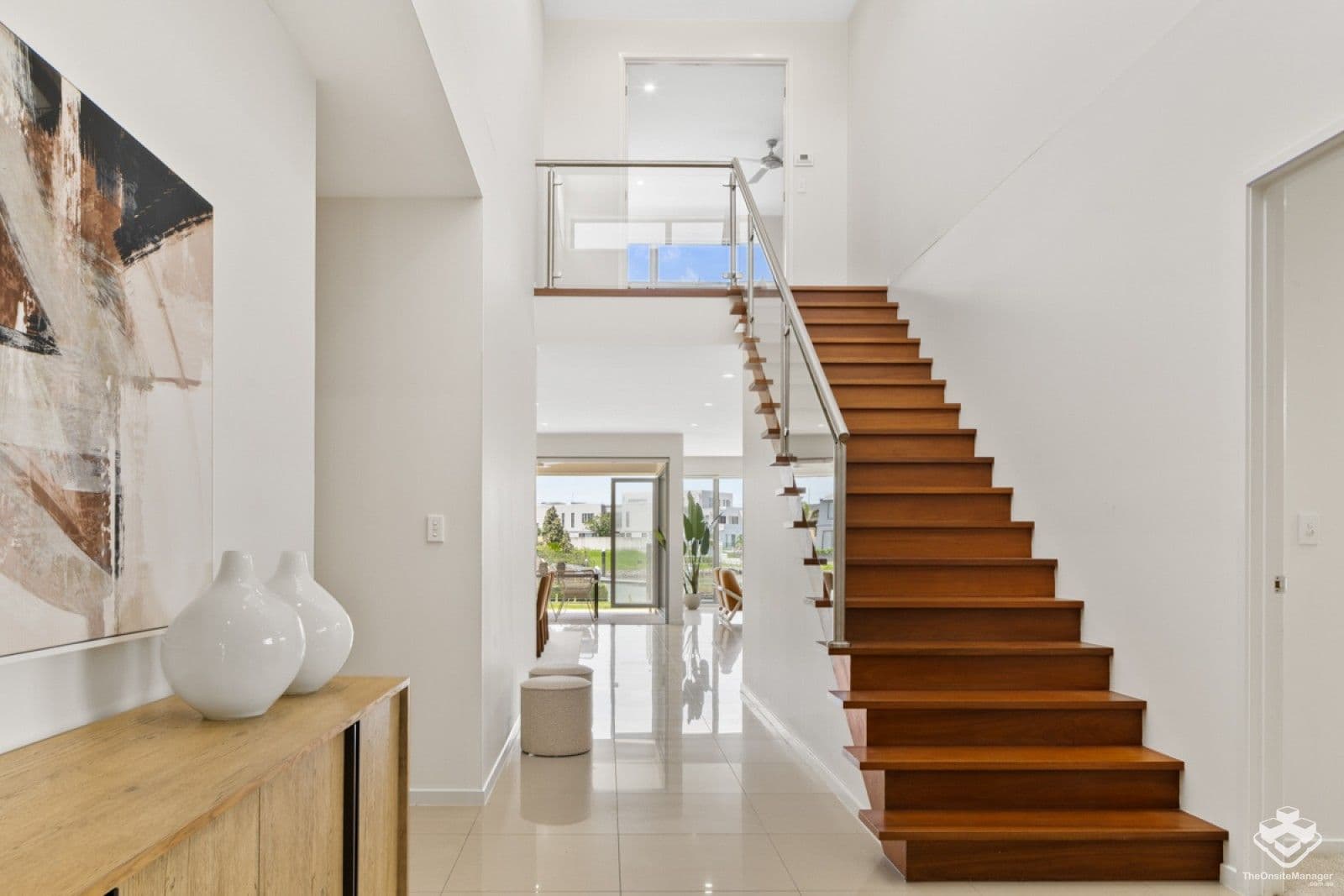 1073 Edgecliff Drive, Hope Island — photo 1 of 5