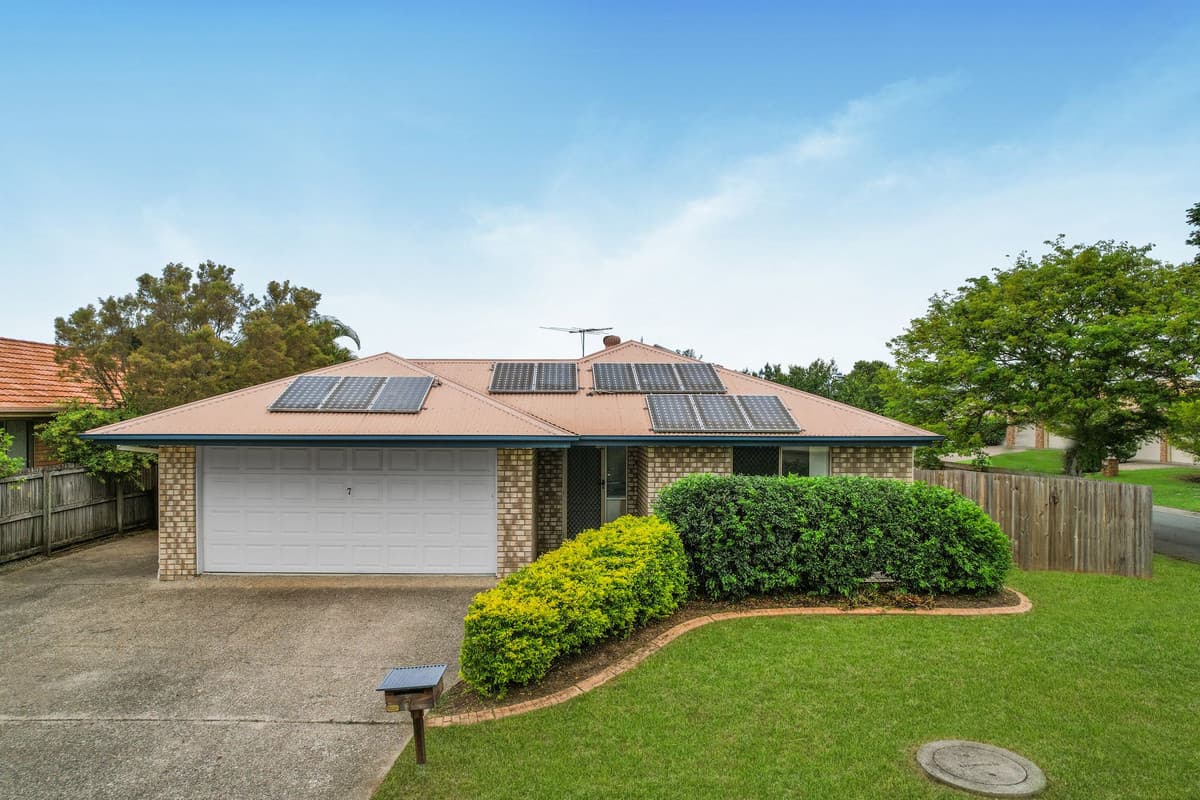 7 Chancellor Circuit, Meadowbrook, Meadowbrook — photo 1 of 5