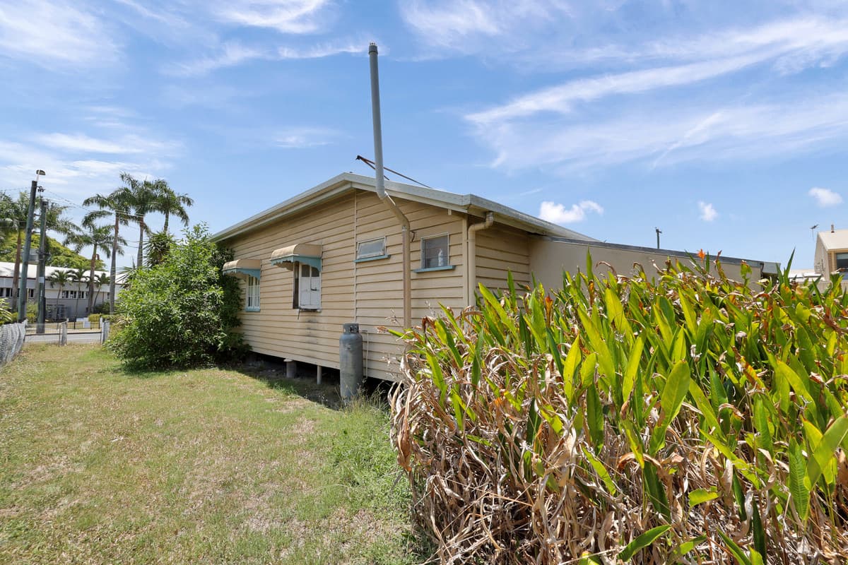 369 Bridge Road, West Mackay — photo 1 of 5