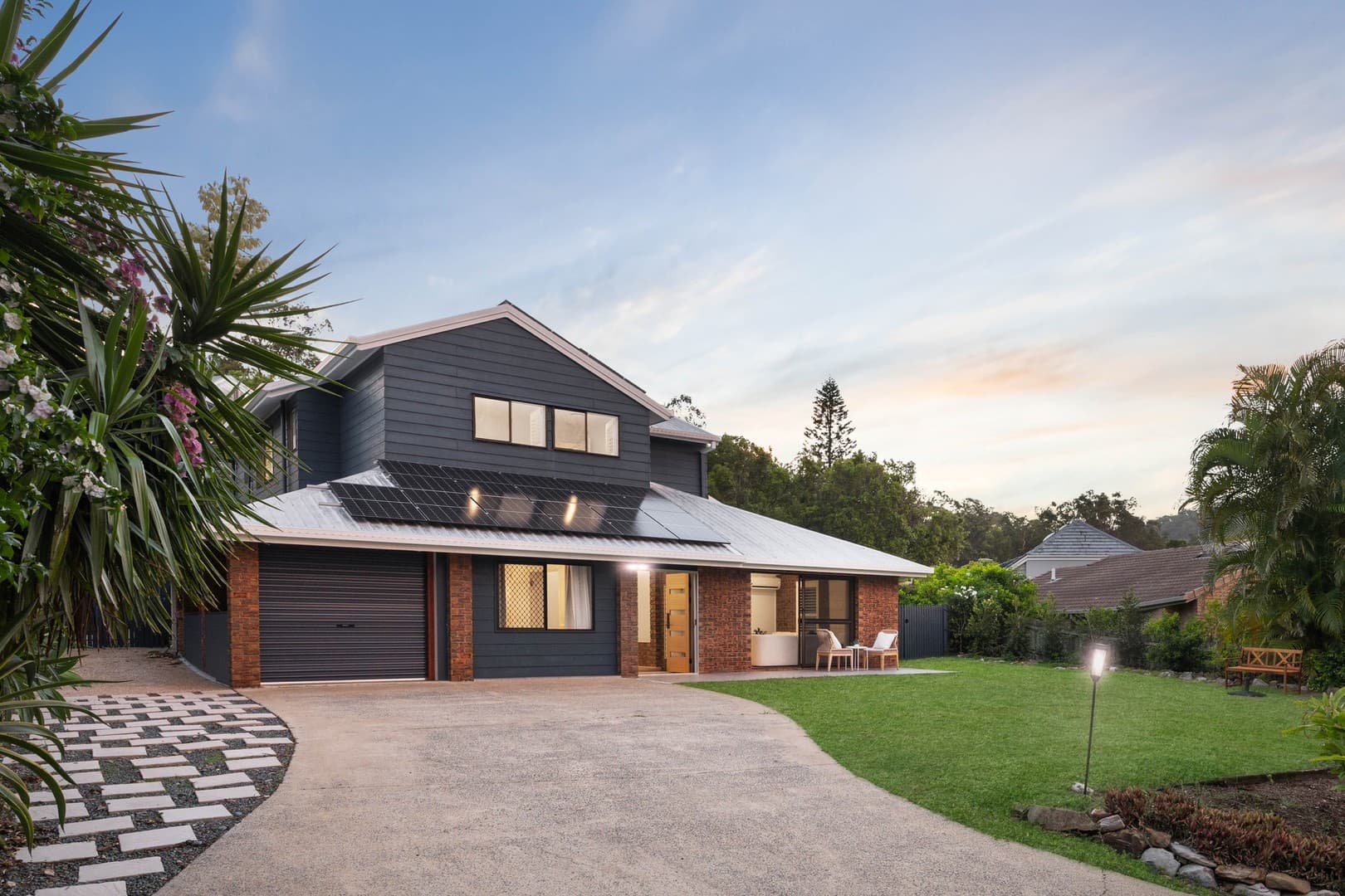 10 Bonhill Court, Indooroopilly — photo 1 of 5