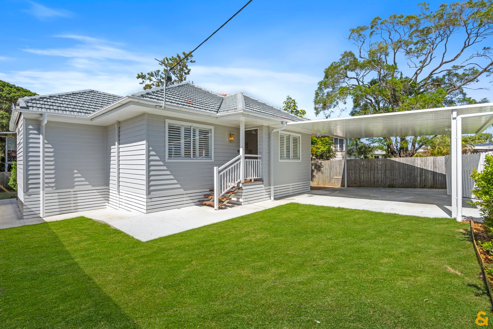 7 McCurley Street, Wynnum West, Wynnum West — photo 1 of 5