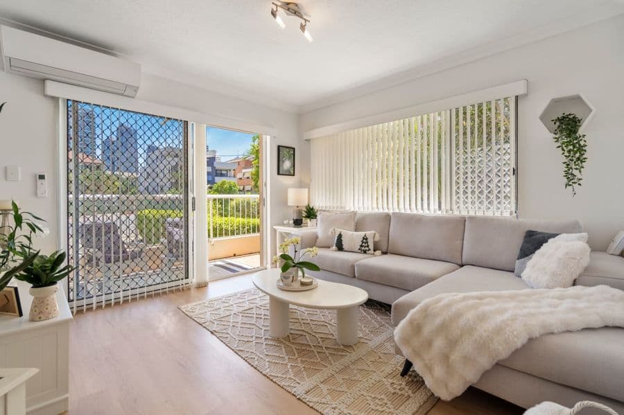 2/14 Rosewood Avenue, Broadbeach, Broadbeach — photo 1 of 5