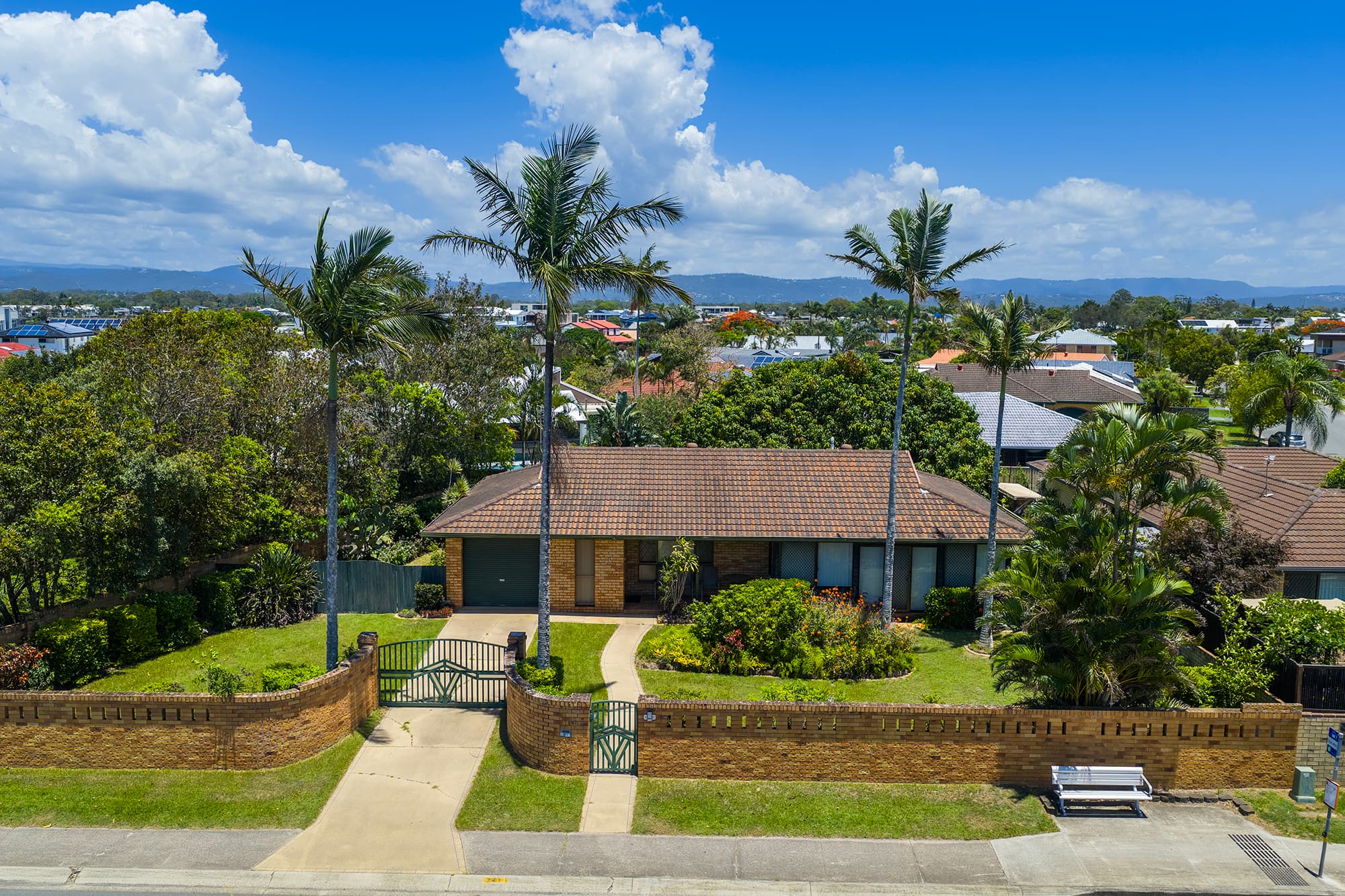 241 Sunshine Boulevard, Mermaid Waters — photo 1 of 5
