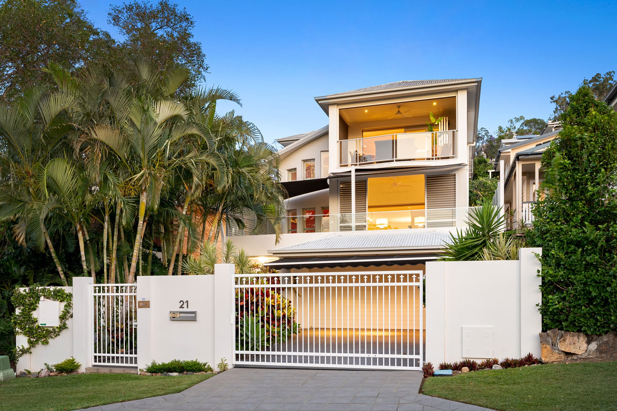 21 Lynell Street, Hamilton — photo 1 of 5
