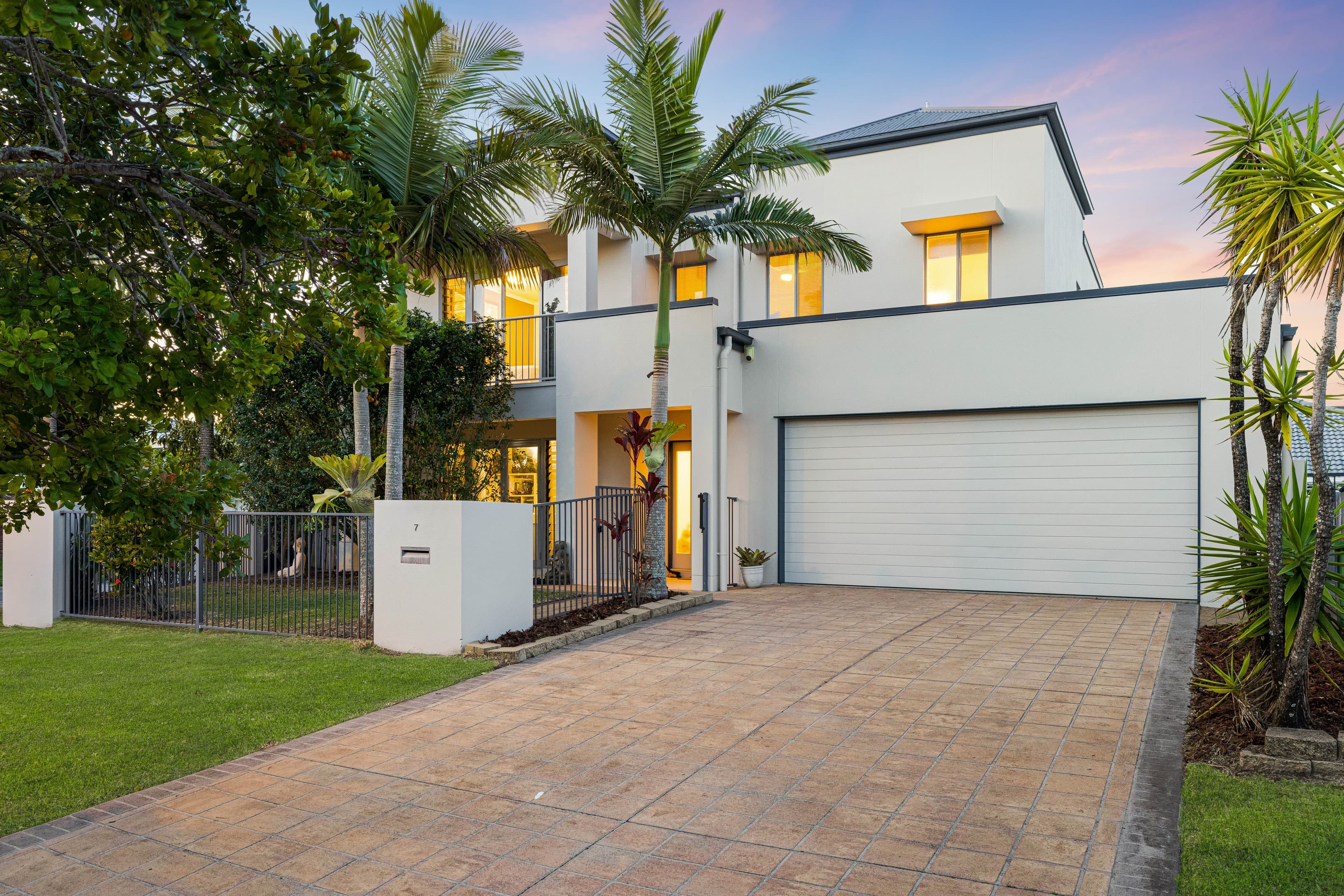 7 Tahiti Street, Parrearra, Parrearra — photo 1 of 5