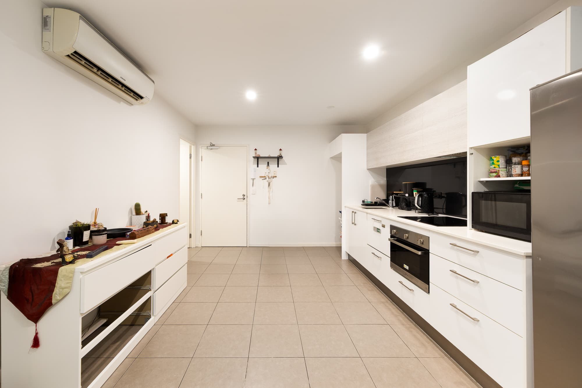 1210/6-8 Waterford Court, Bundall, Bundall — photo 1 of 5