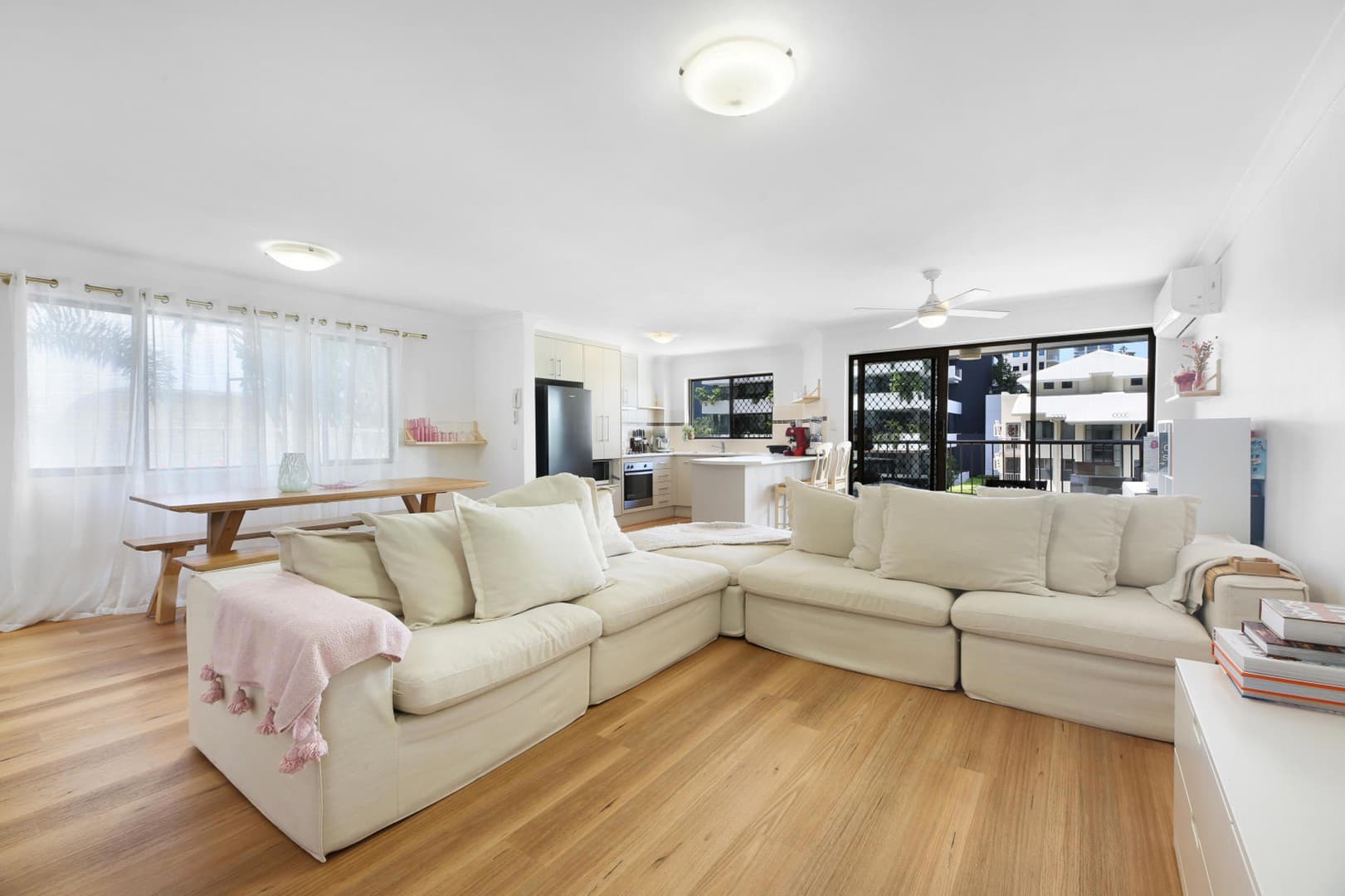 17/22 Woodroffe Avenue, Main Beach, Main Beach — photo 1 of 5