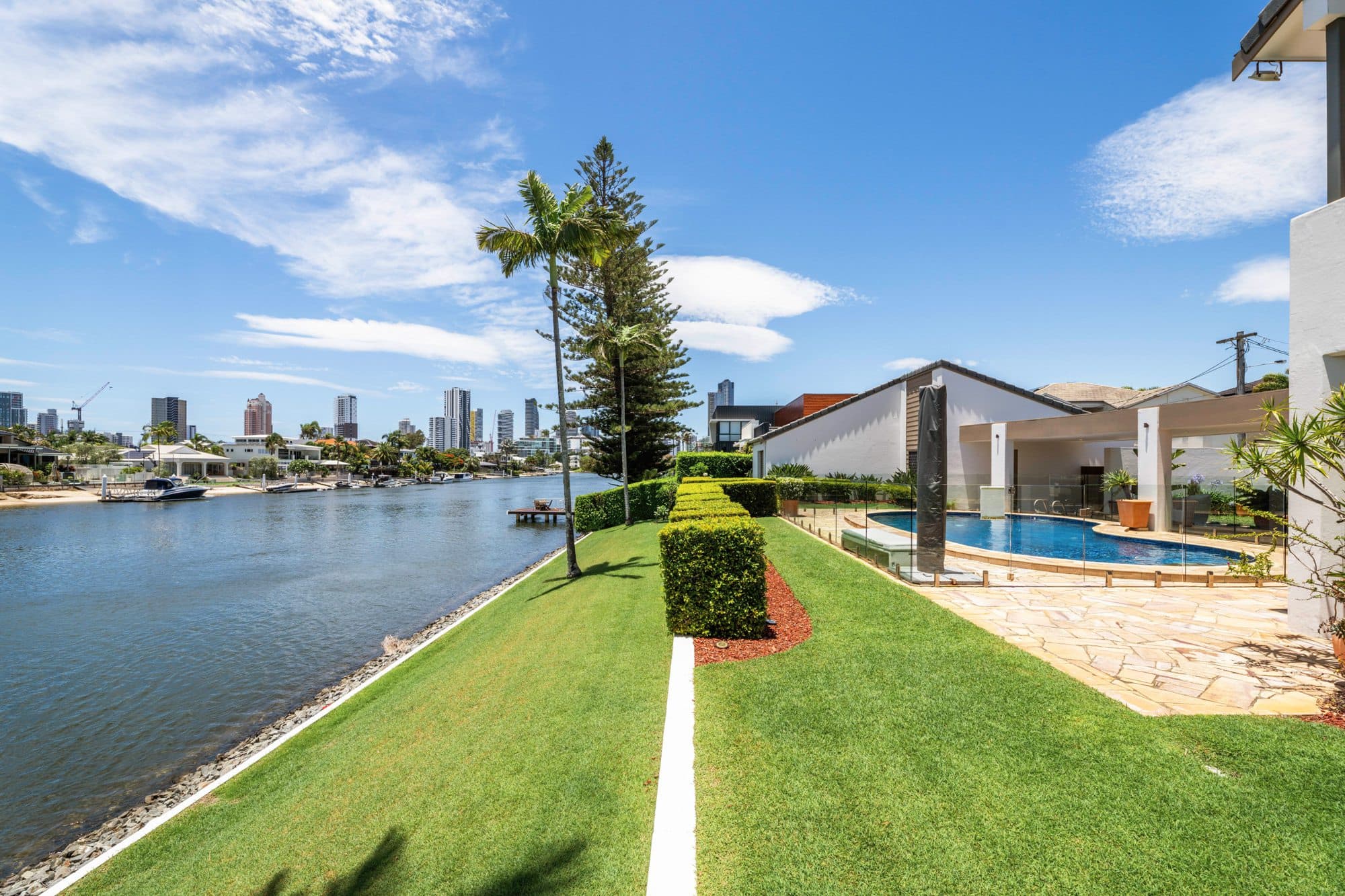 2 Beverley Crescent, Broadbeach Waters — photo 1 of 5
