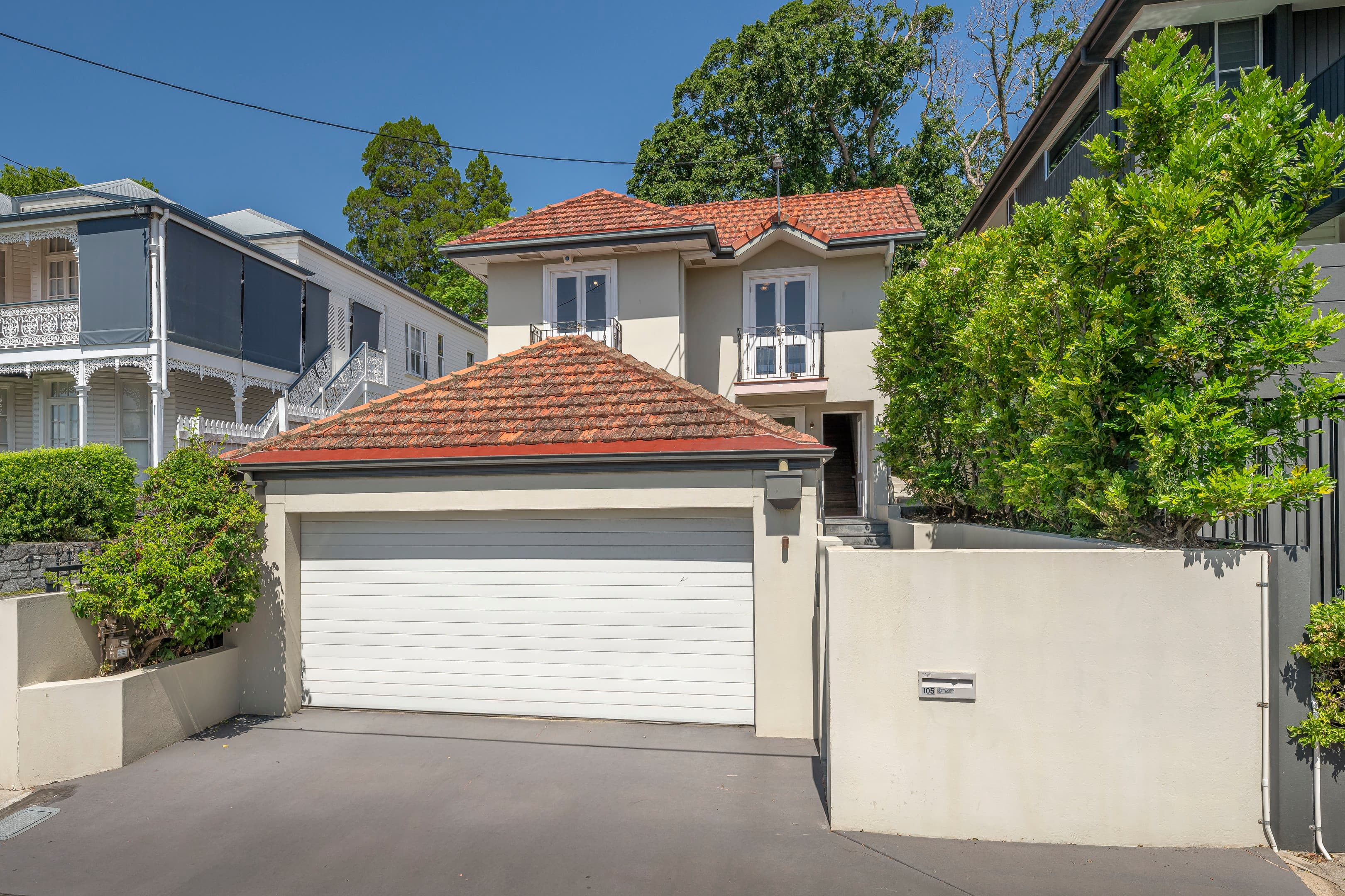 105 Crescent Road, Hamilton — photo 1 of 5
