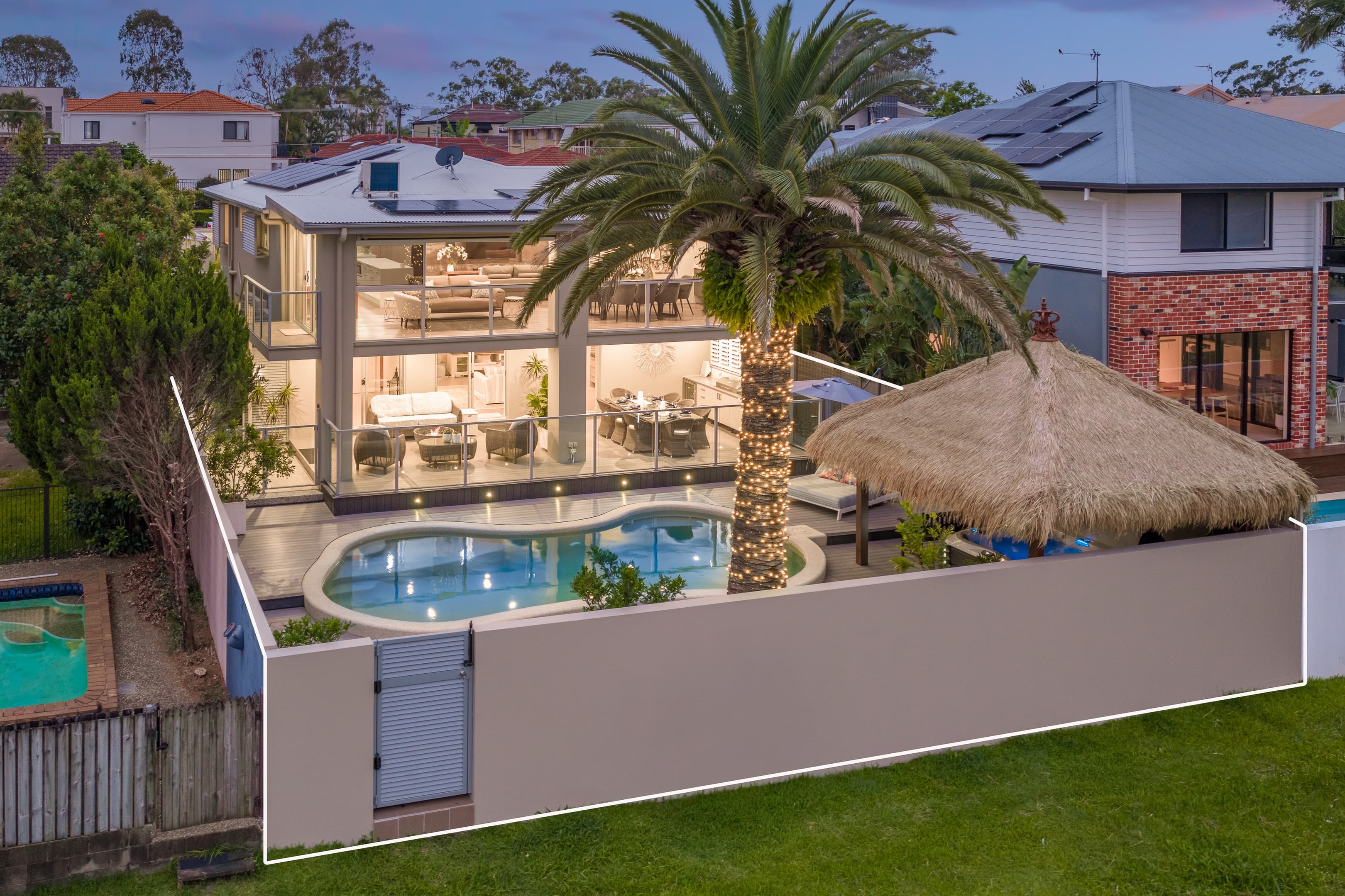 92 Bamboo Avenue, Bundall, Bundall — photo 1 of 5