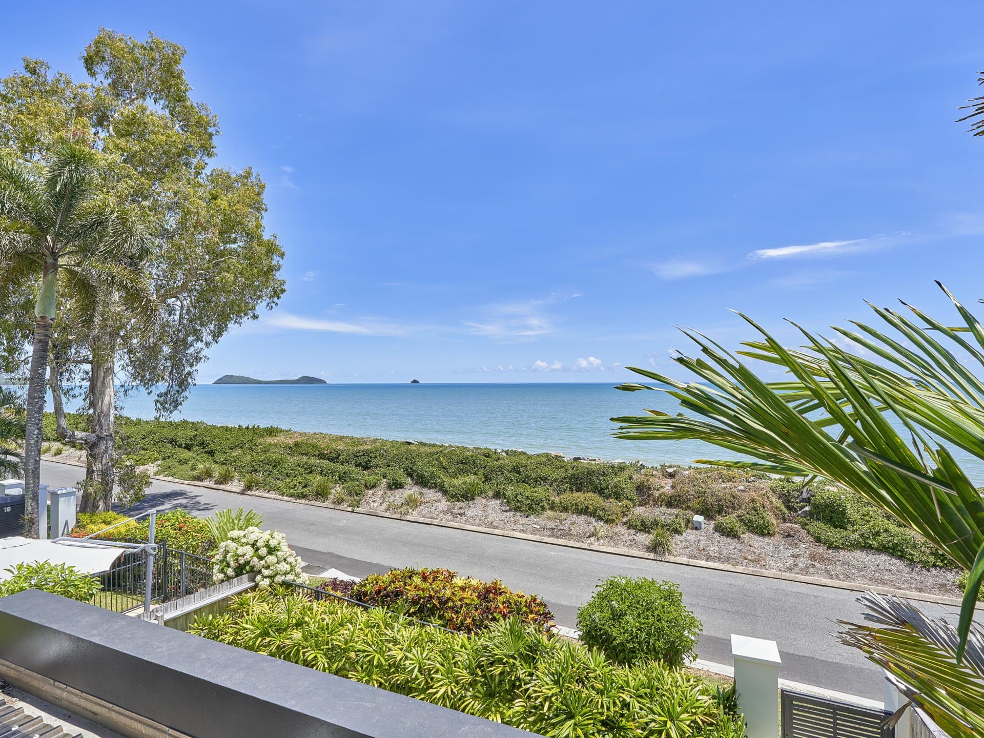 11/5-7 Arlington Esplanade, Clifton Beach — photo 1 of 5