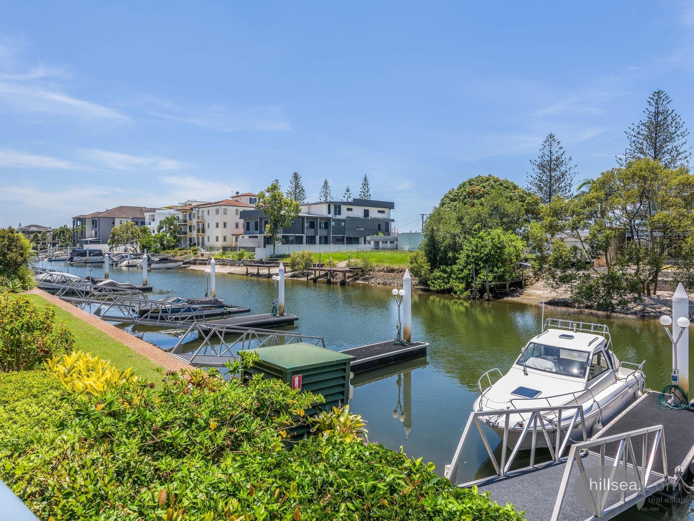 4/9-13 Madang Crescent, Runaway Bay, Runaway Bay — photo 1 of 5