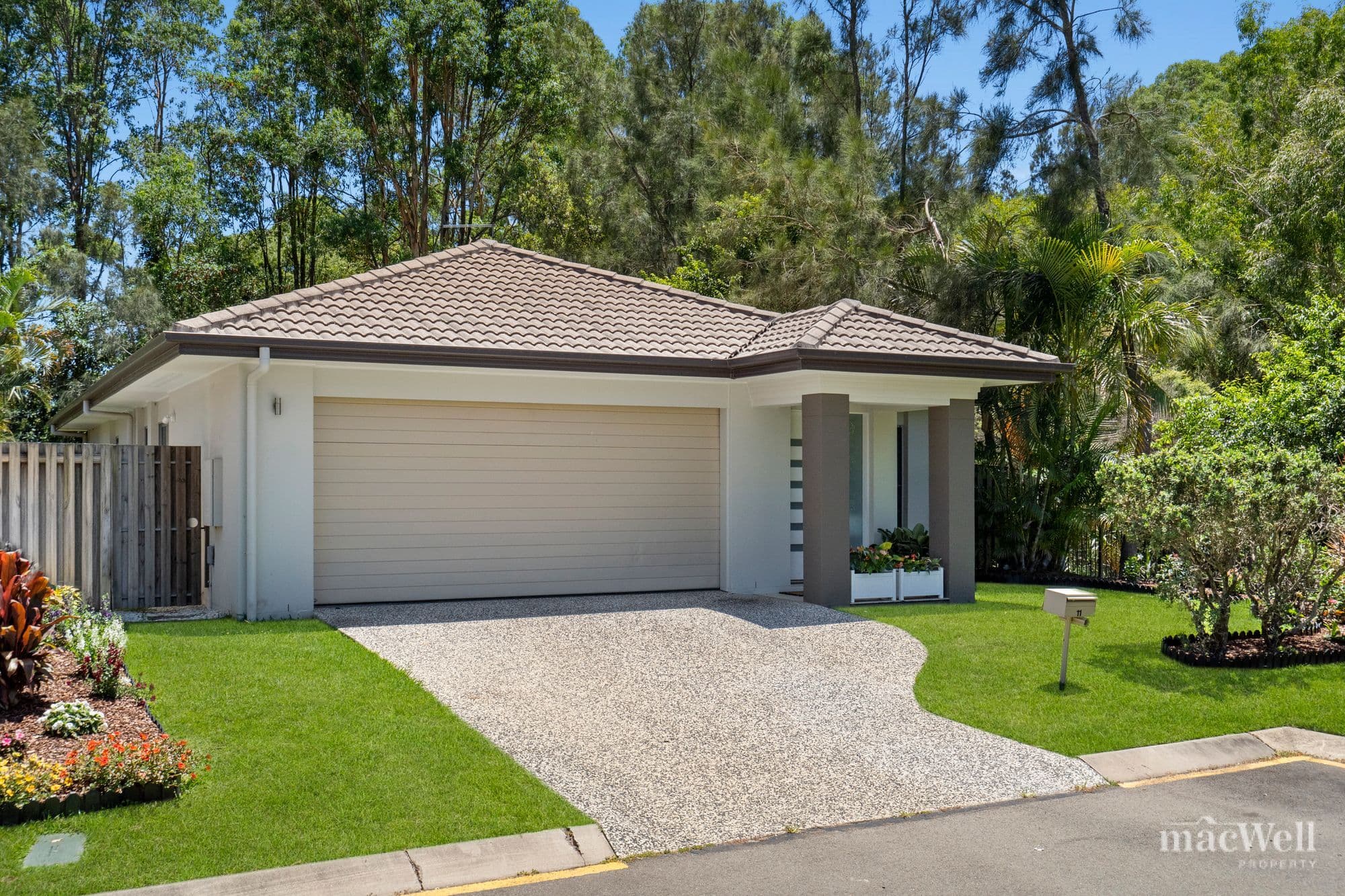 11 Glenwood Green Court, Mudgeeraba — photo 1 of 5