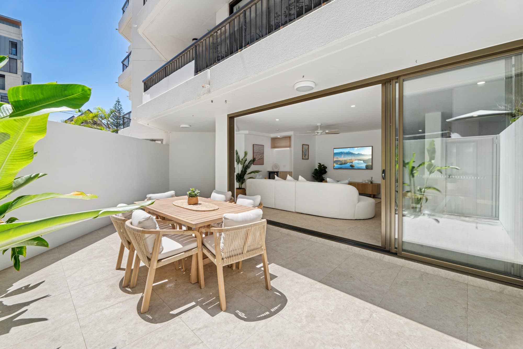 3/3576 Main Beach Parade, Main Beach - Image 1