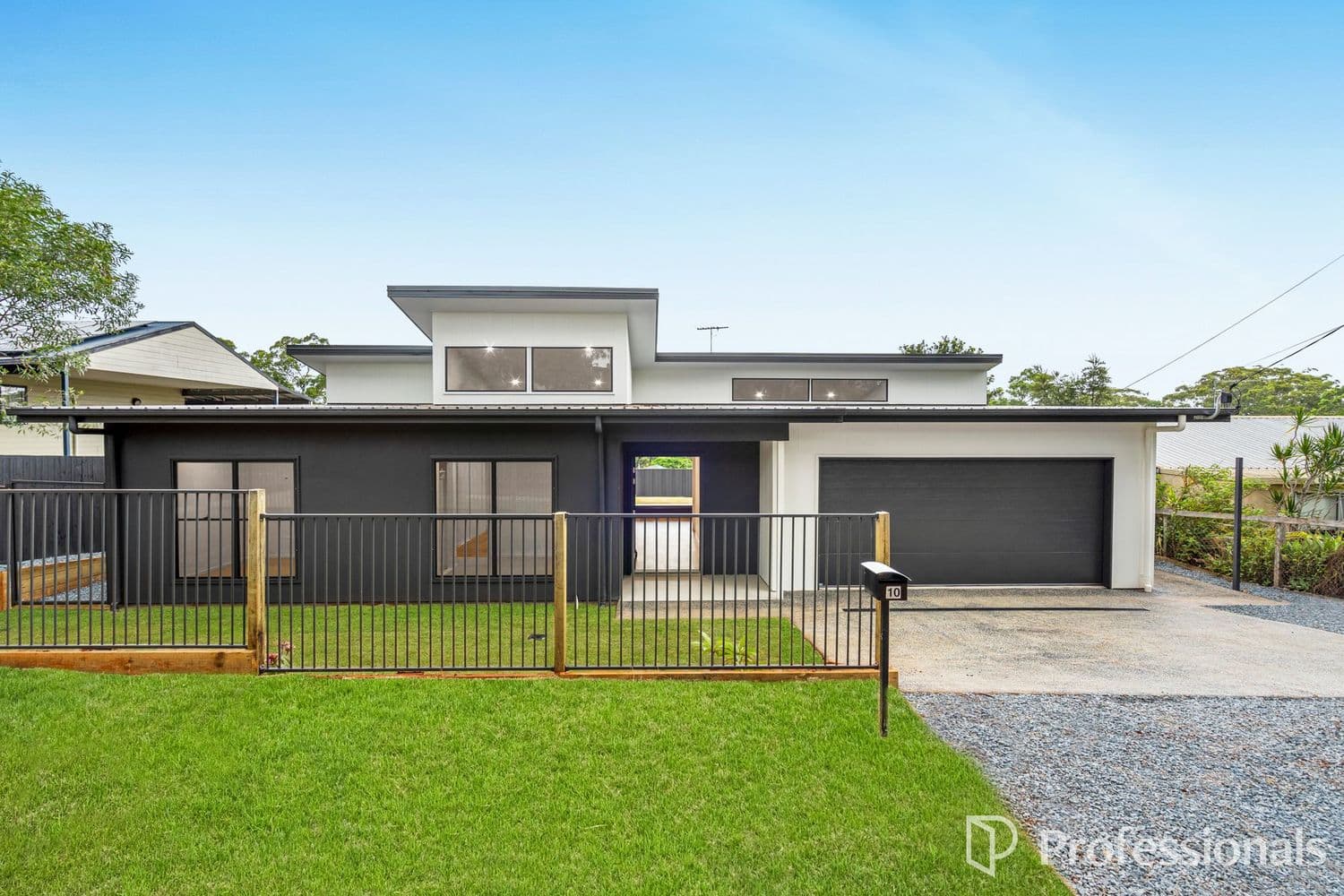 10 Aimeo Esplanade, Russell Island, Russell Island — photo 1 of 5