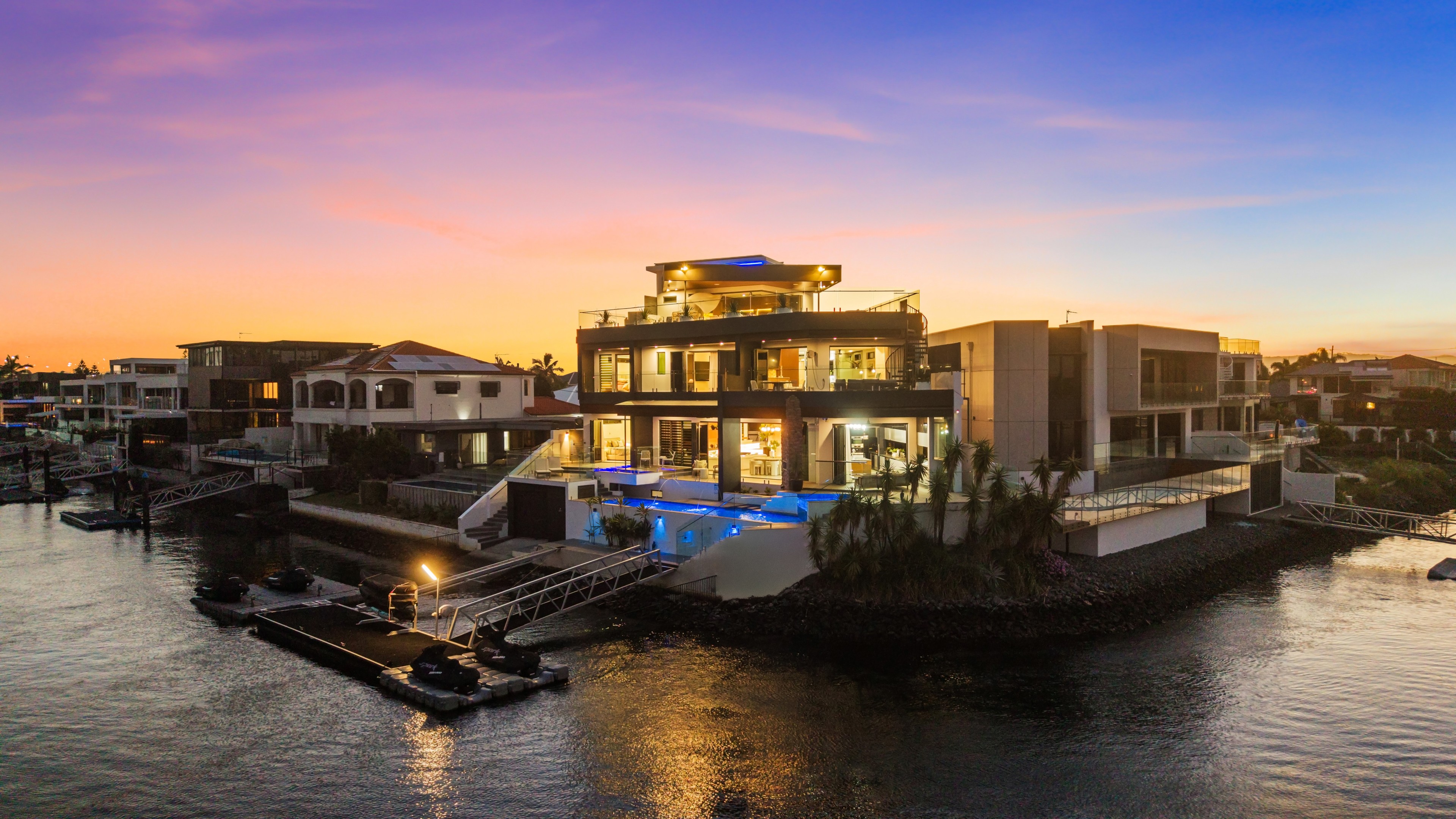 20 Lakeland Key, Broadbeach Waters — photo 1 of 5