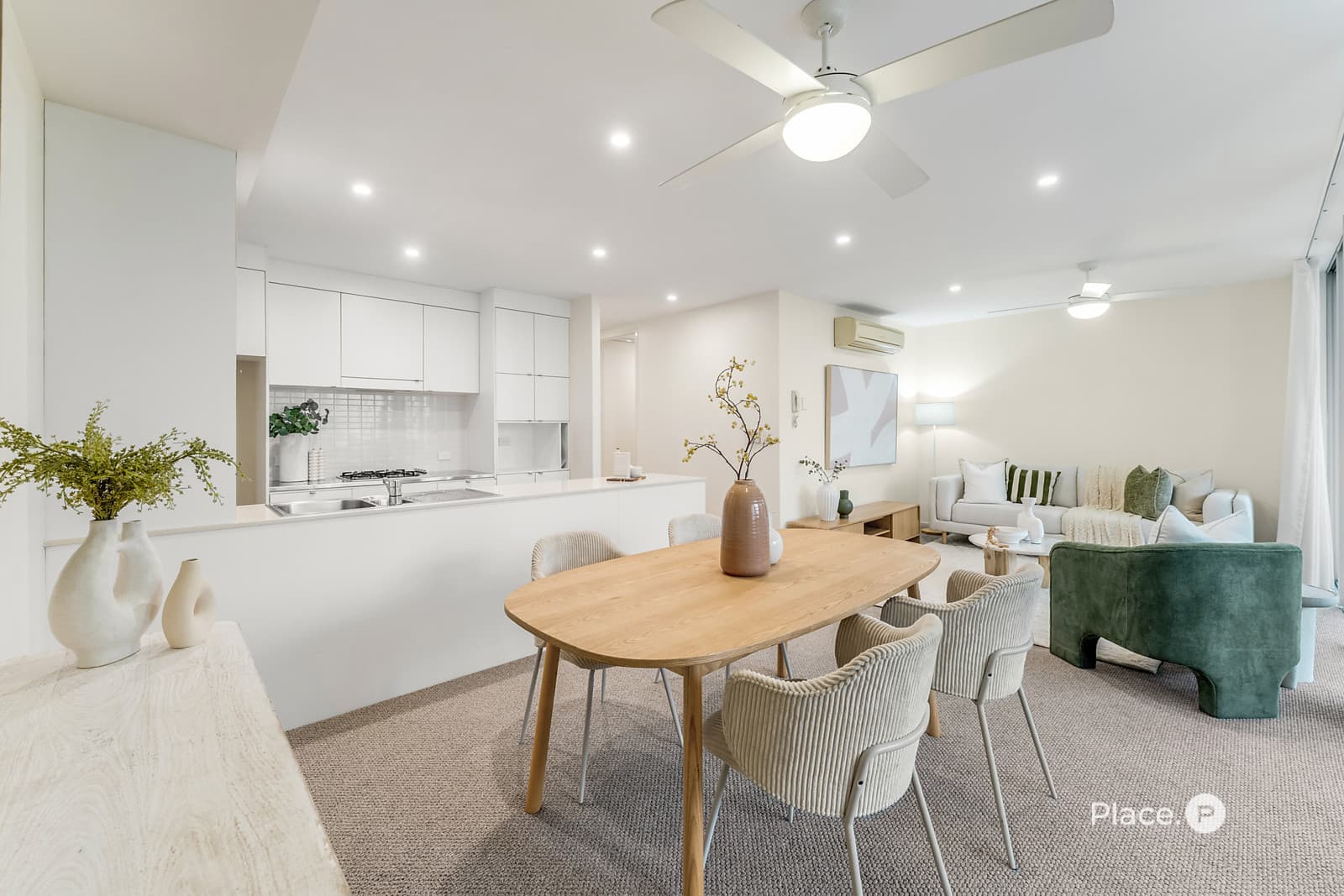 10/48 Addison Avenue, Bulimba — photo 1 of 5