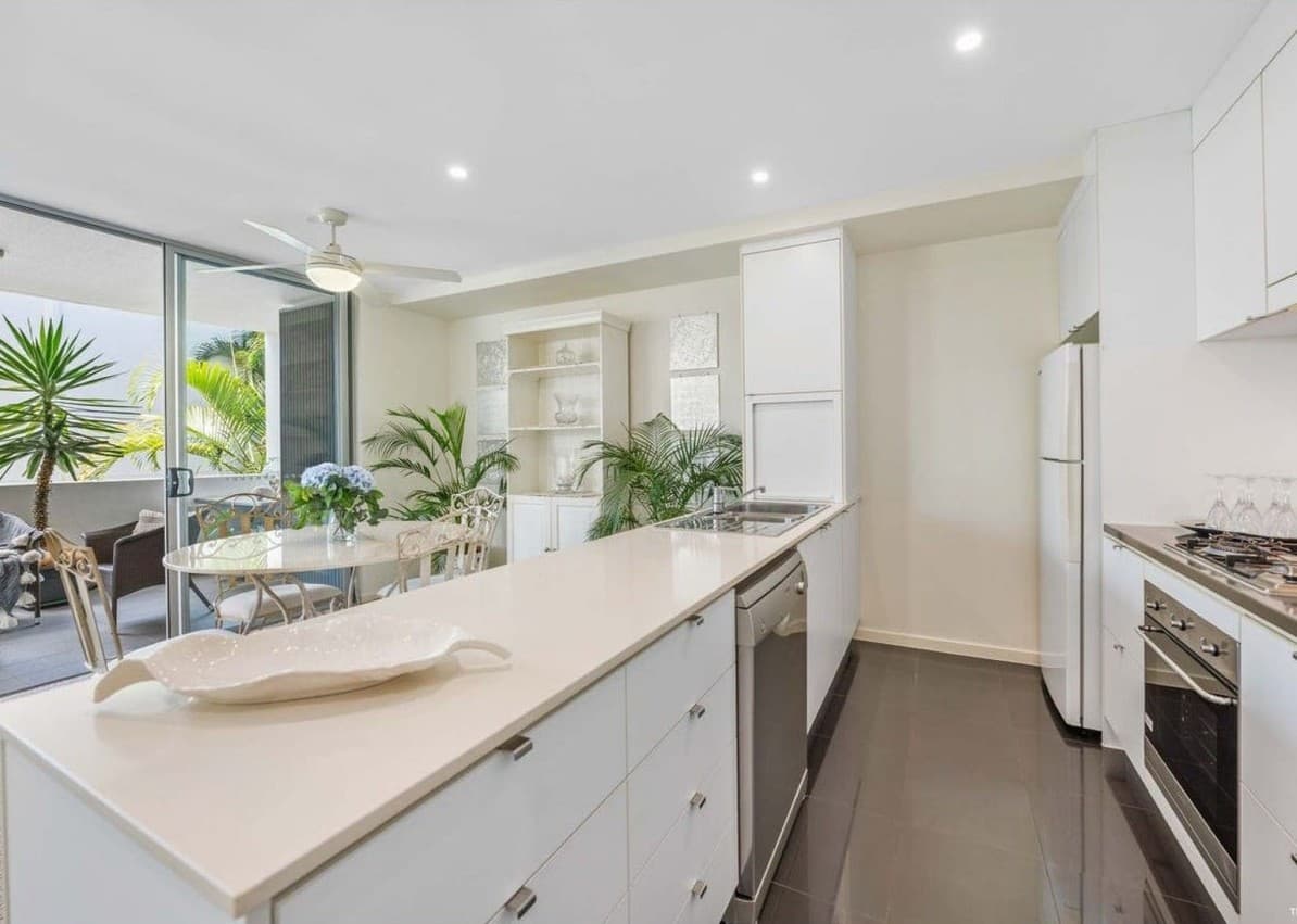 10/48 Addison Avenue, Bulimba - Image 1