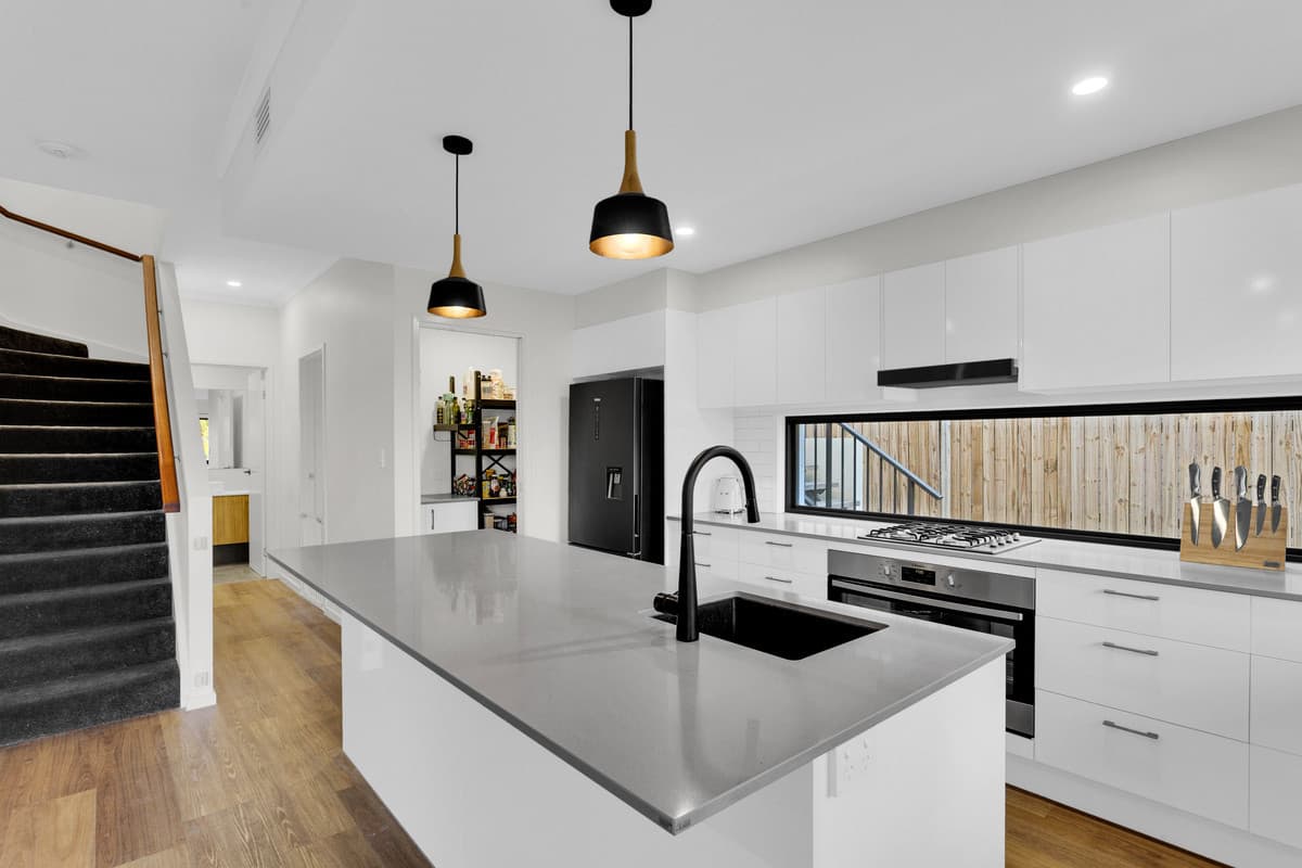 40 Cooper Way, Spring Mountain, Spring Mountain — photo 1 of 5