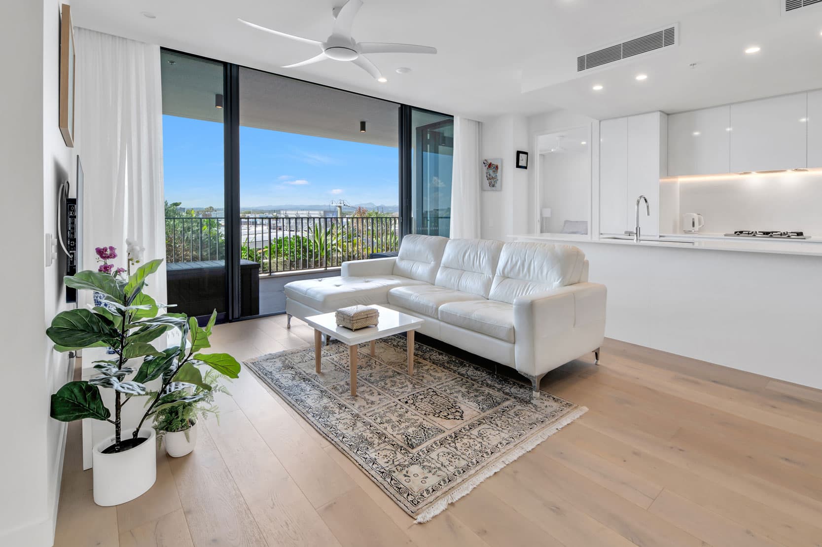 305/43-49 Peerless Avenue, Mermaid Beach, Mermaid Beach — photo 1 of 5