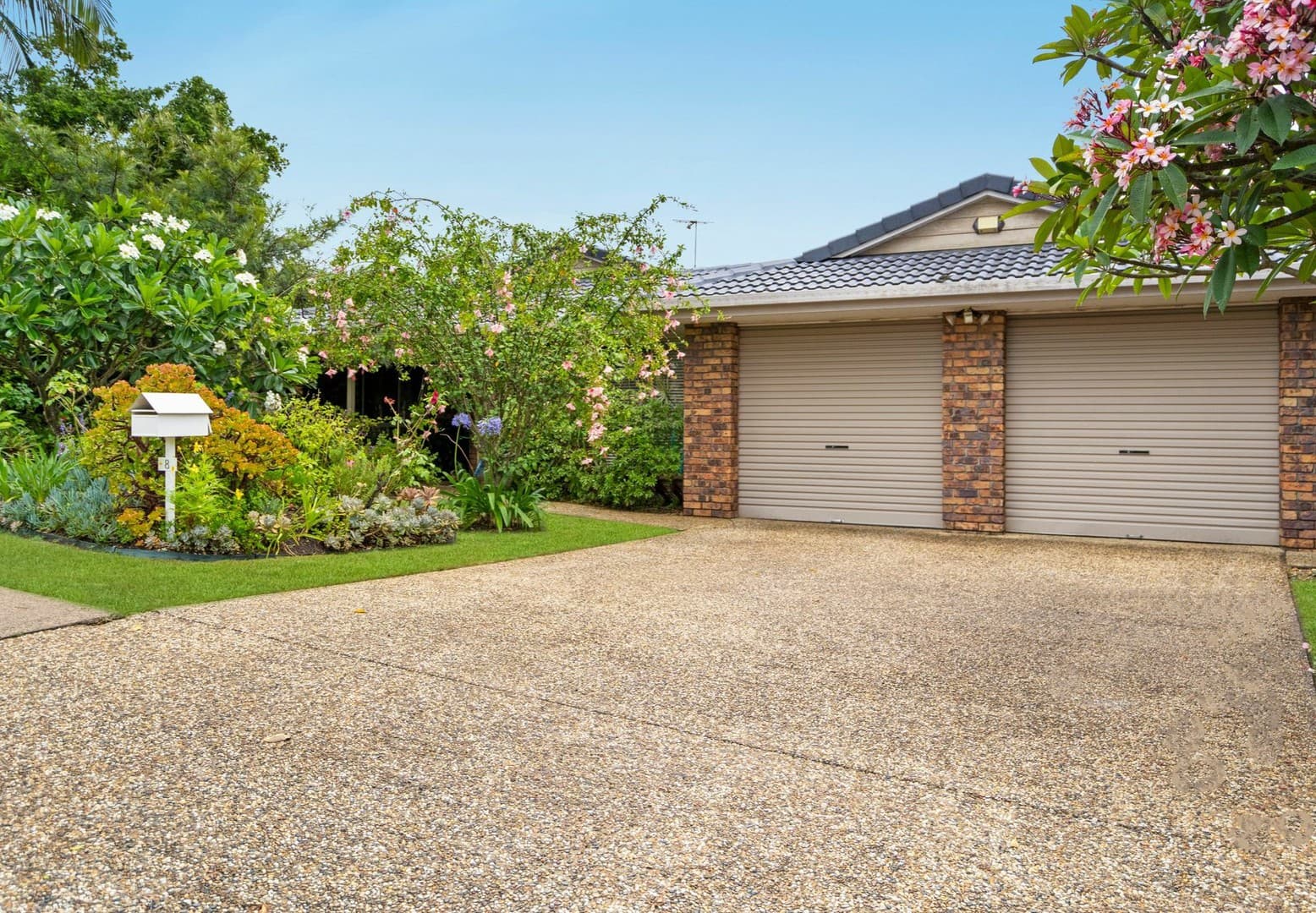 8 Bannockburn Crescent, Parkinson, Parkinson — photo 1 of 5