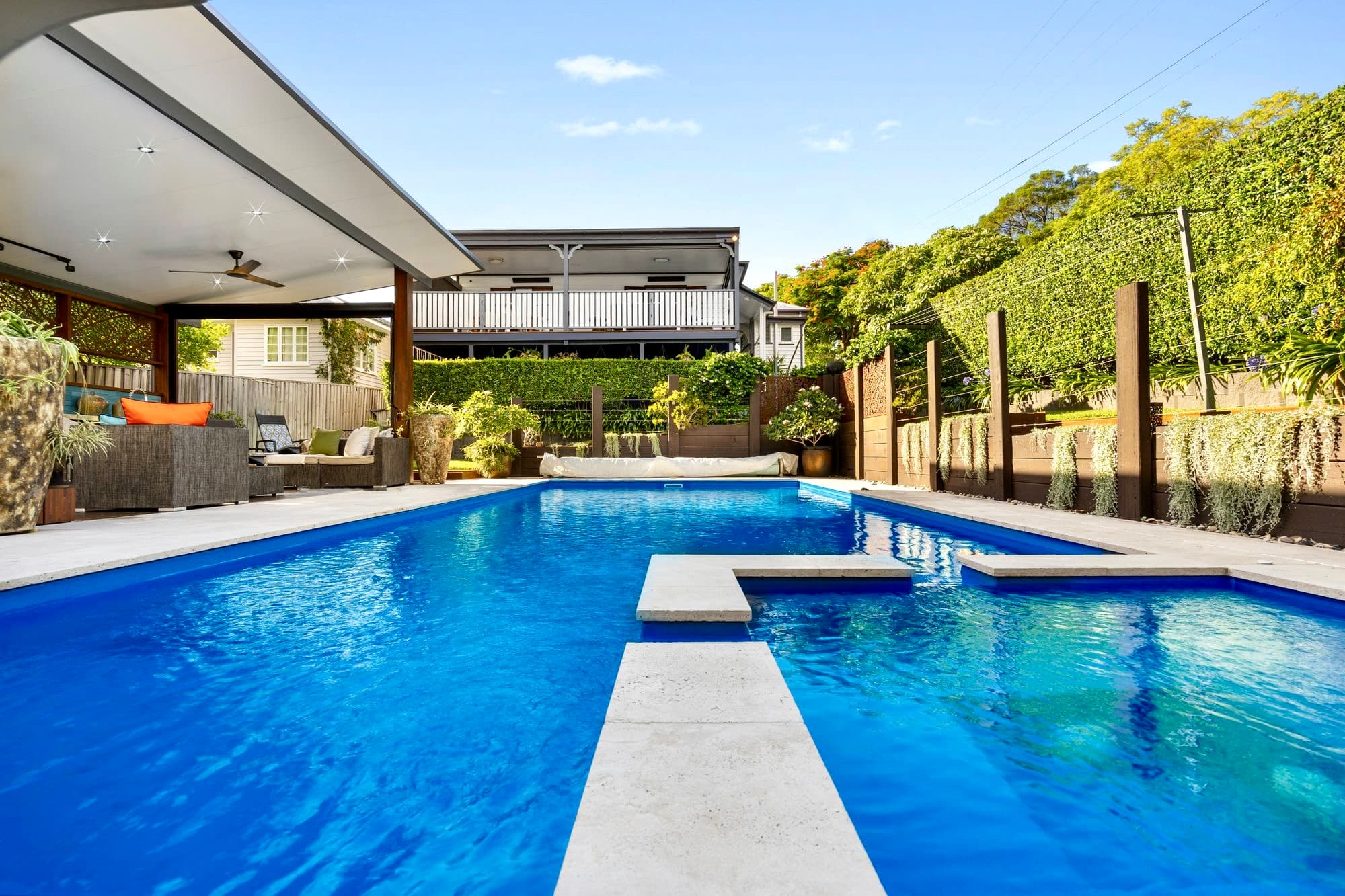5 Balis Street, Holland Park West, Holland Park West — photo 1 of 5