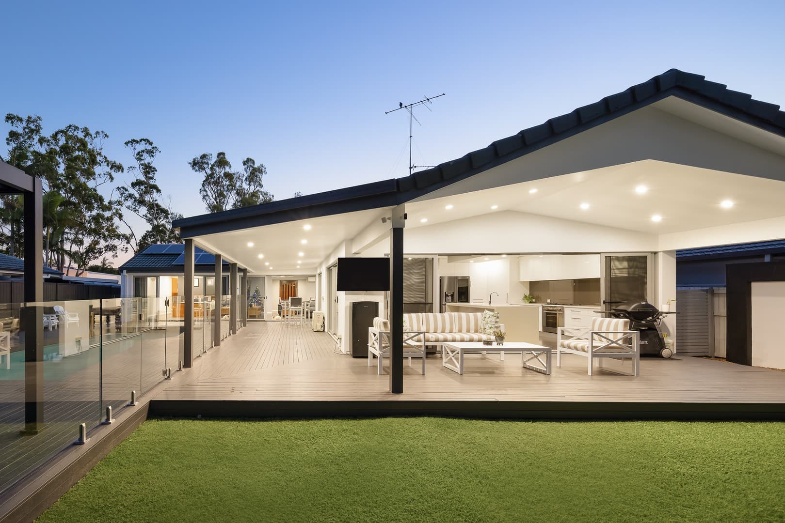 5 Goolagong Court, Broadbeach Waters - Image 1