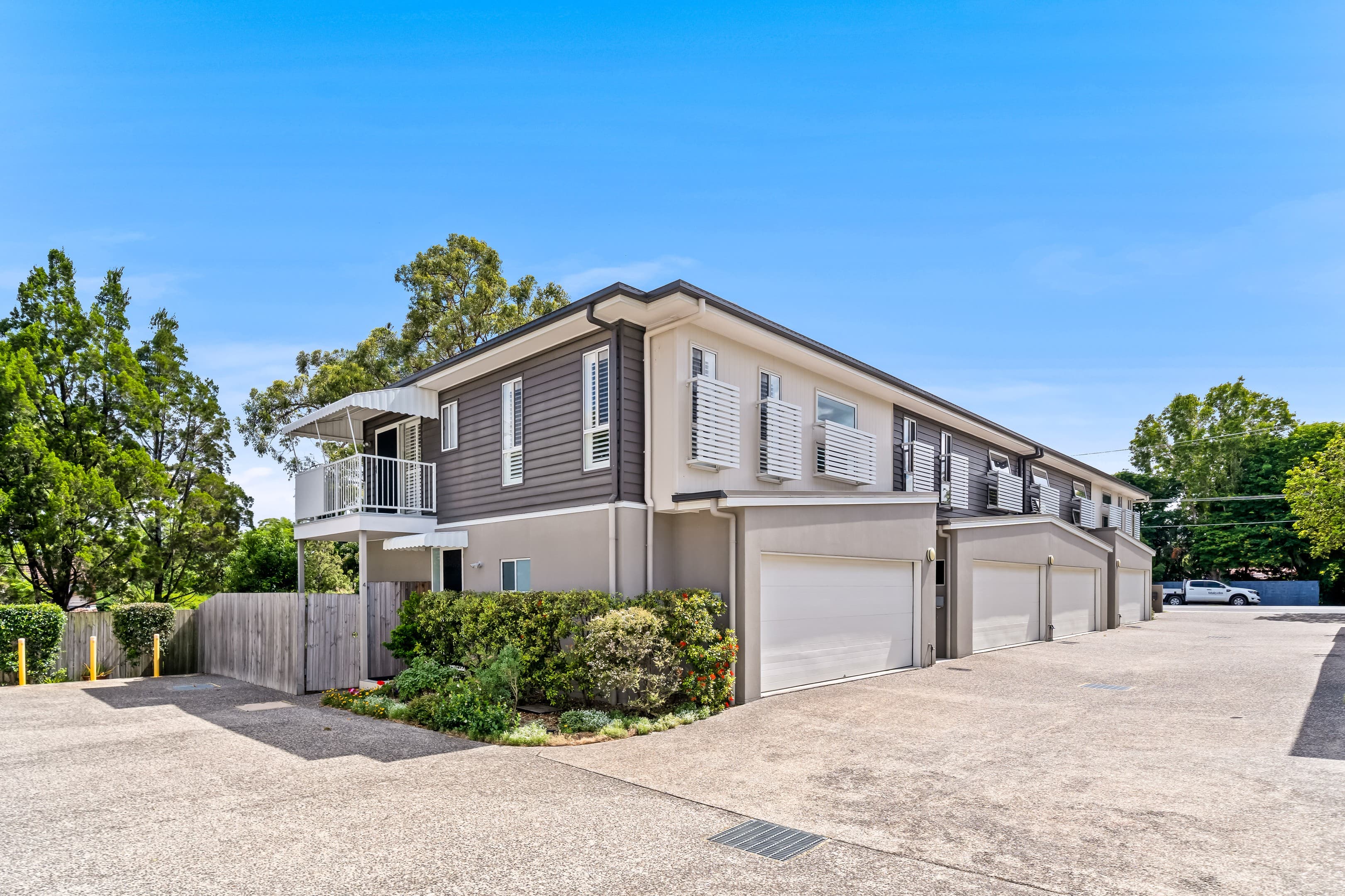 4/129 Barbaralla Drive, Springwood, Springwood — photo 1 of 5