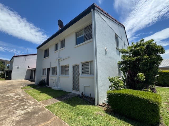 1/115 Prince Edward Parade, Scarborough, Scarborough — photo 1 of 5