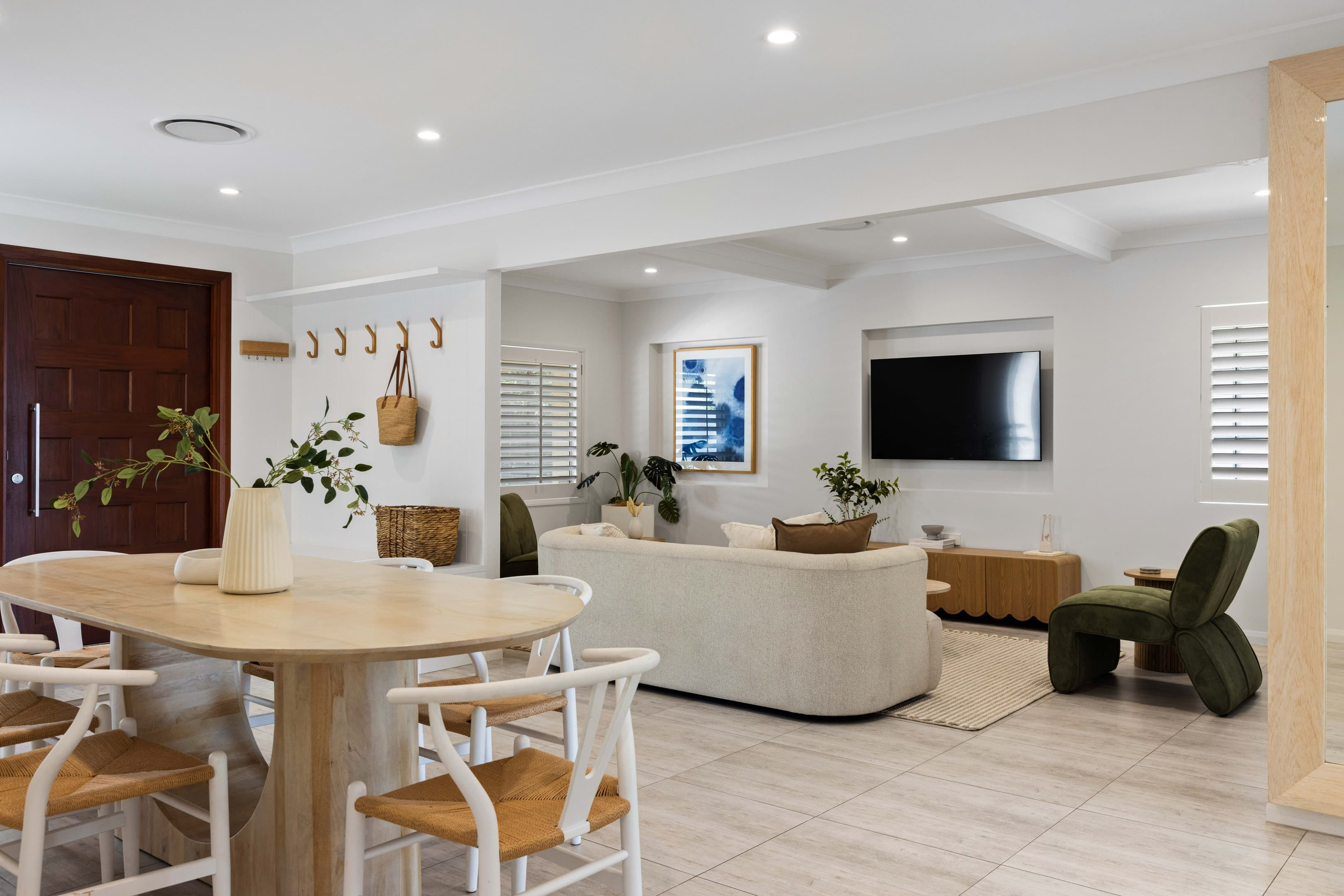 27 Warrina Crescent, Burleigh Waters, Burleigh Waters — photo 1 of 5