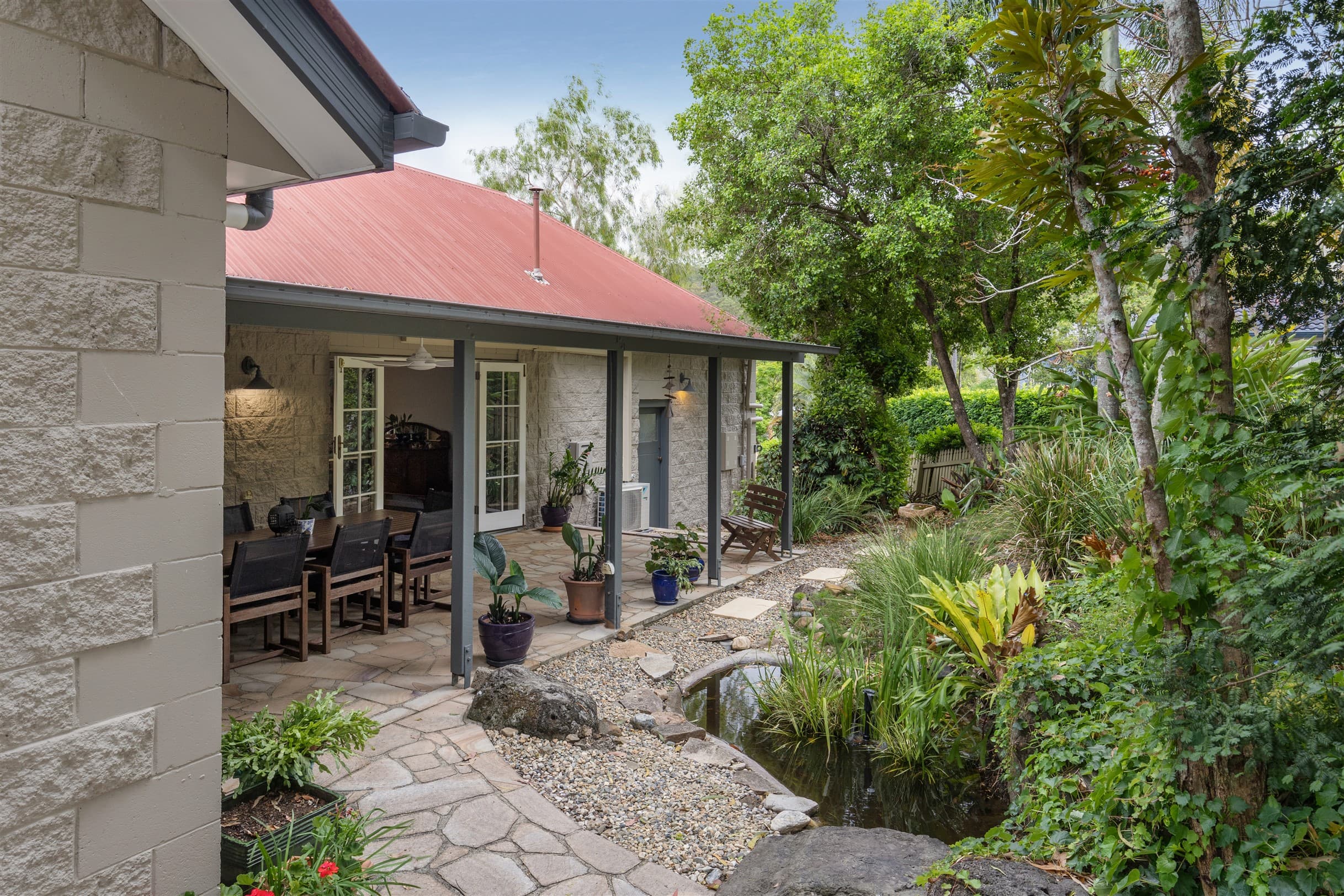 7 Teviot Close, Ferny Grove, Ferny Grove — photo 1 of 5
