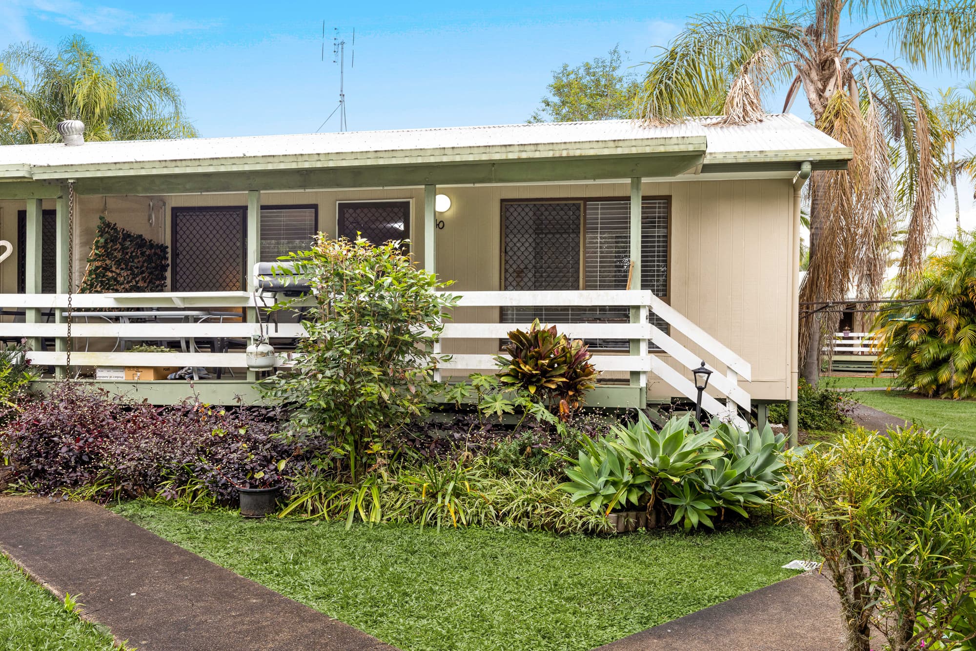Cabin 40/38-40 David Low Way, Diddillibah, Diddillibah — photo 1 of 5