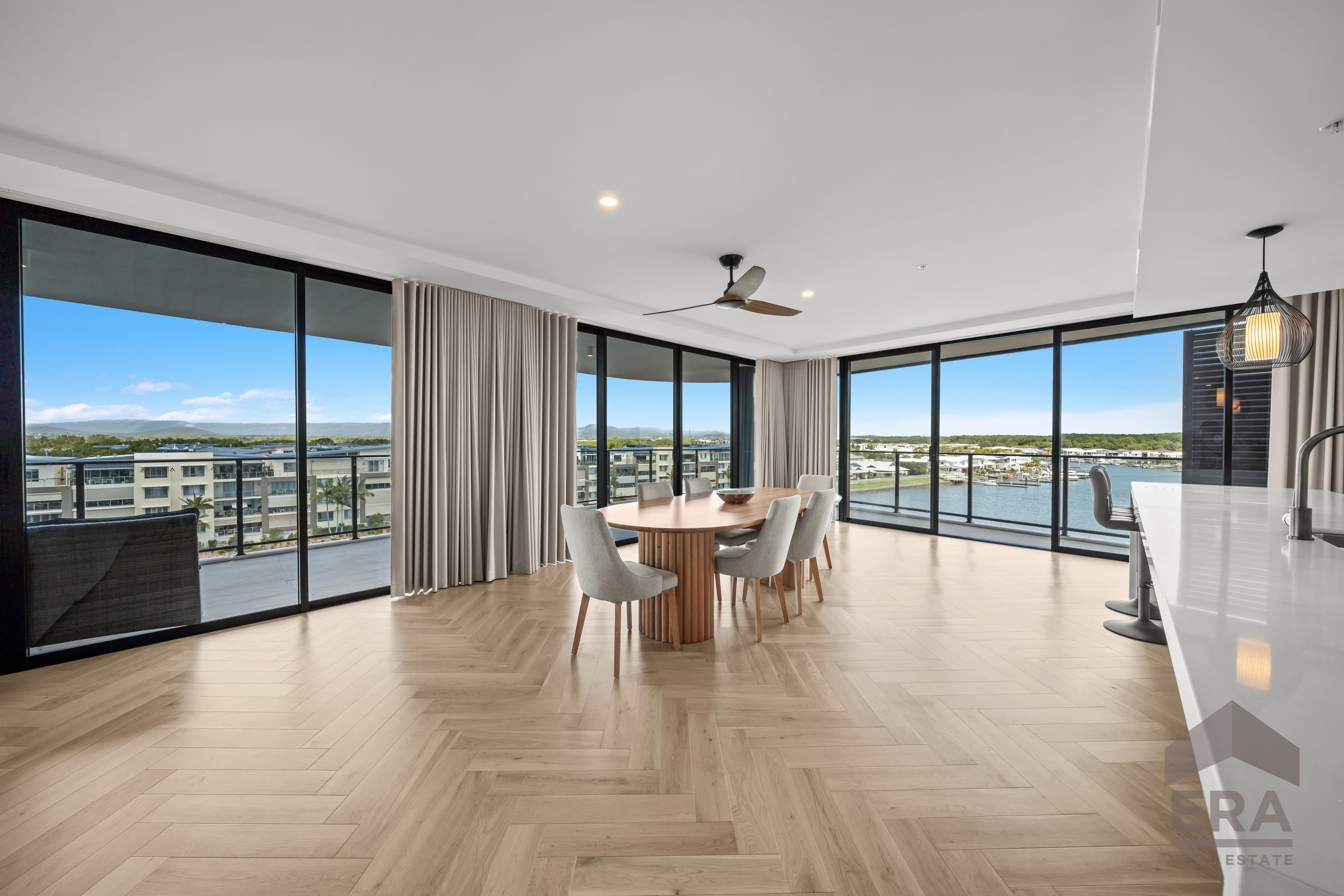 1601/10 Sickle Avenue, Hope Island - Image 1