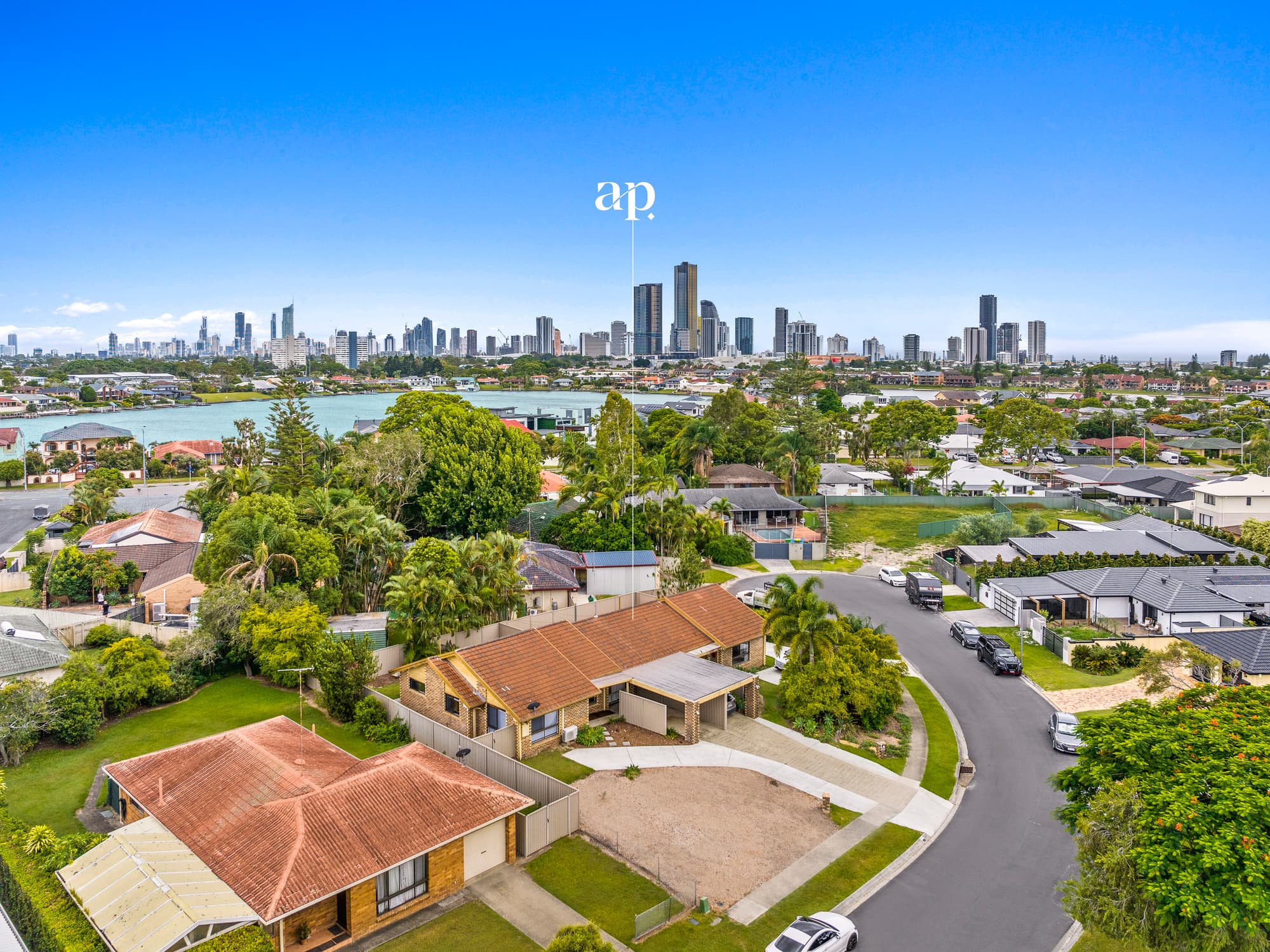 1 & 2/12 Koomooloo Court, Mermaid Waters, Mermaid Waters — photo 1 of 5