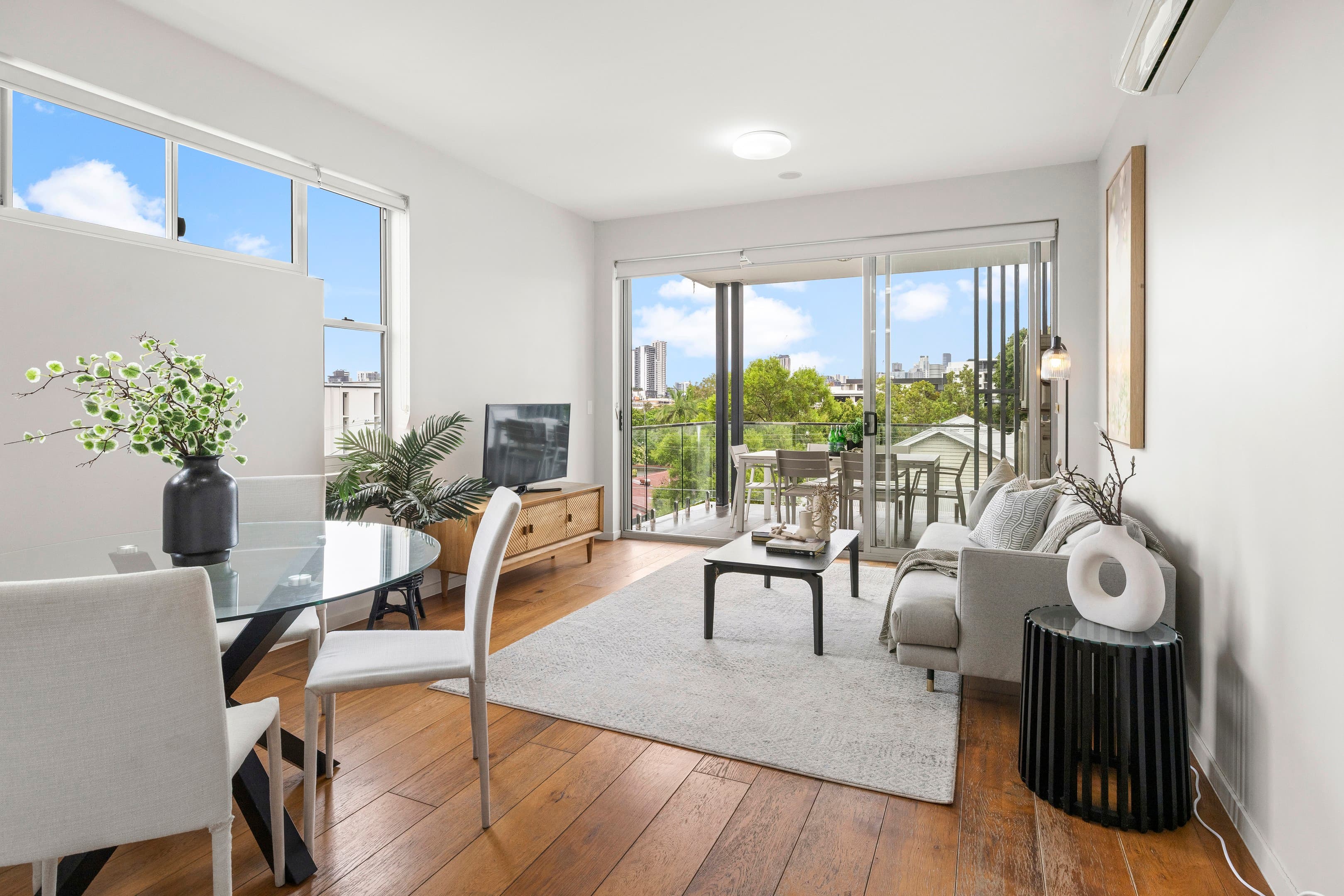 305/28 Cartwright Street, Windsor, Windsor — photo 1 of 5