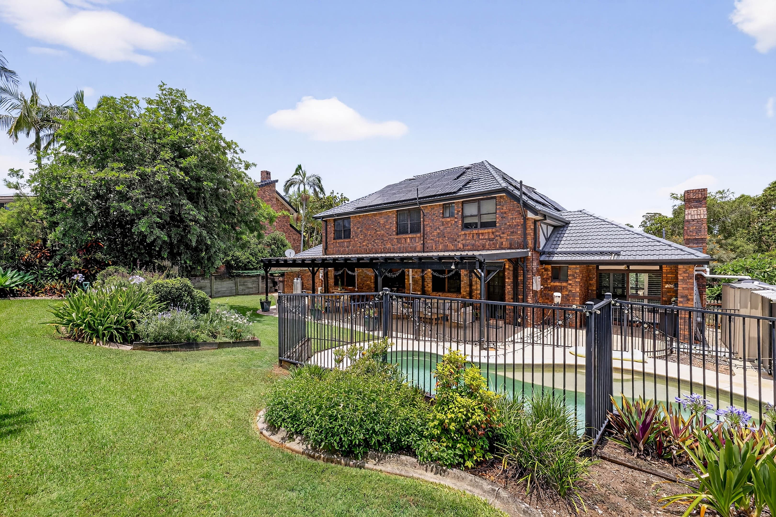 16 Turnberry Crescent, Albany Creek, Albany Creek — photo 1 of 5