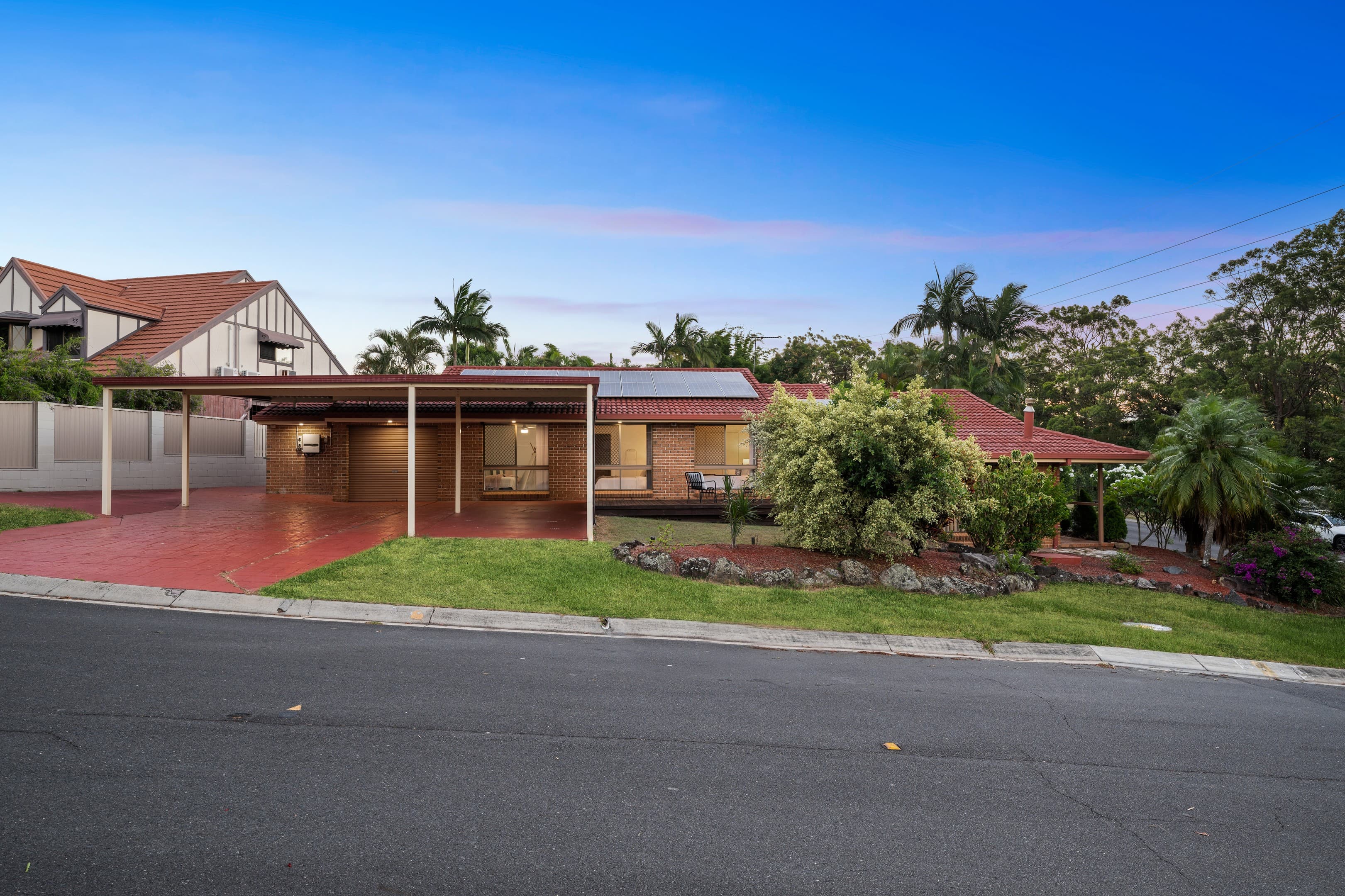8 Plateau Drive, Springwood, Springwood — photo 1 of 5
