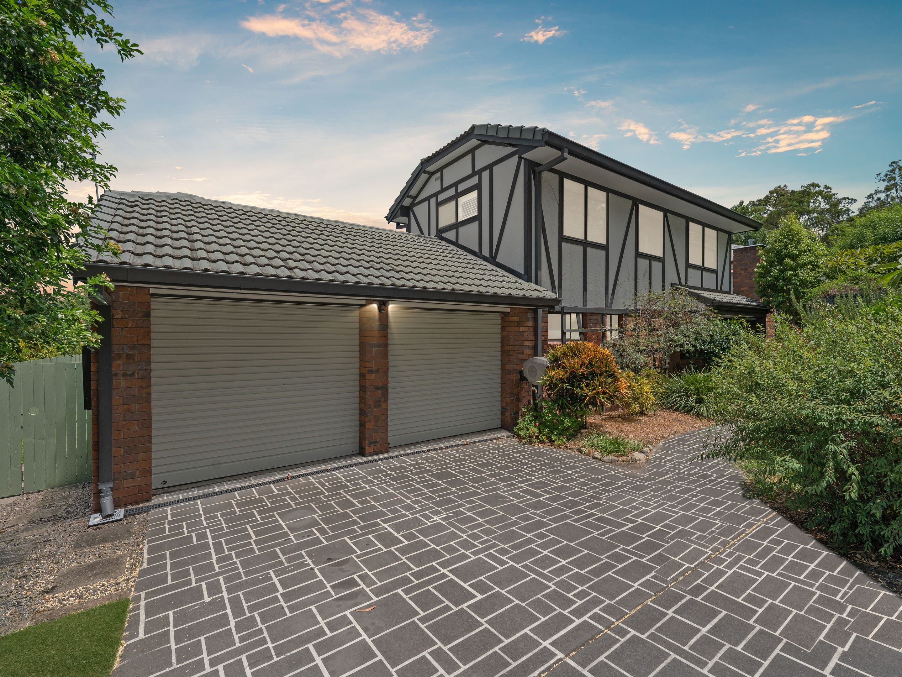 3 Thiesfield Street, Fig Tree Pocket, Fig Tree Pocket — photo 1 of 5