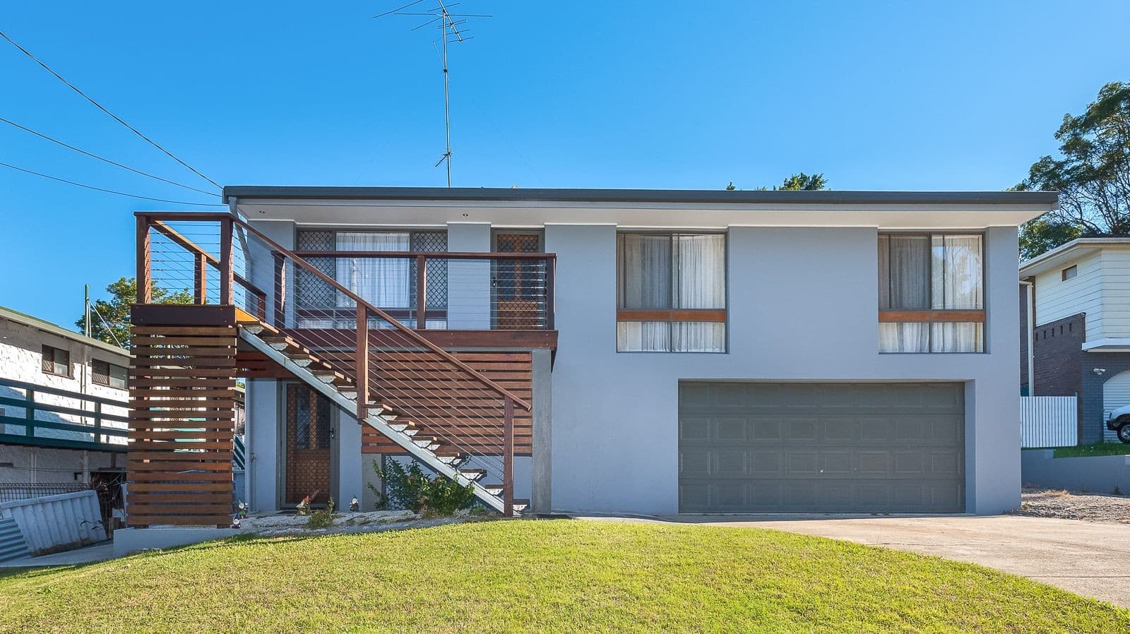 10 Innes Avenue, Molendinar — photo 1 of 5