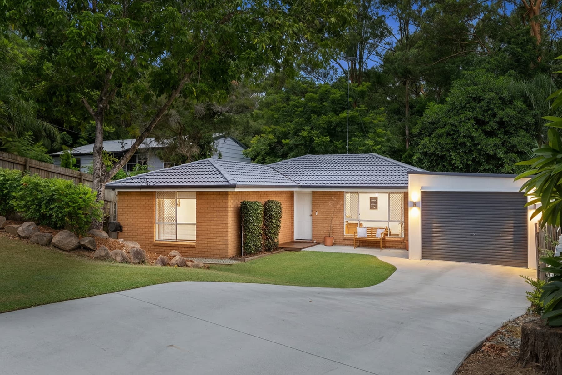 23 Sherwood Crescent, Daisy Hill, Daisy Hill — photo 1 of 5