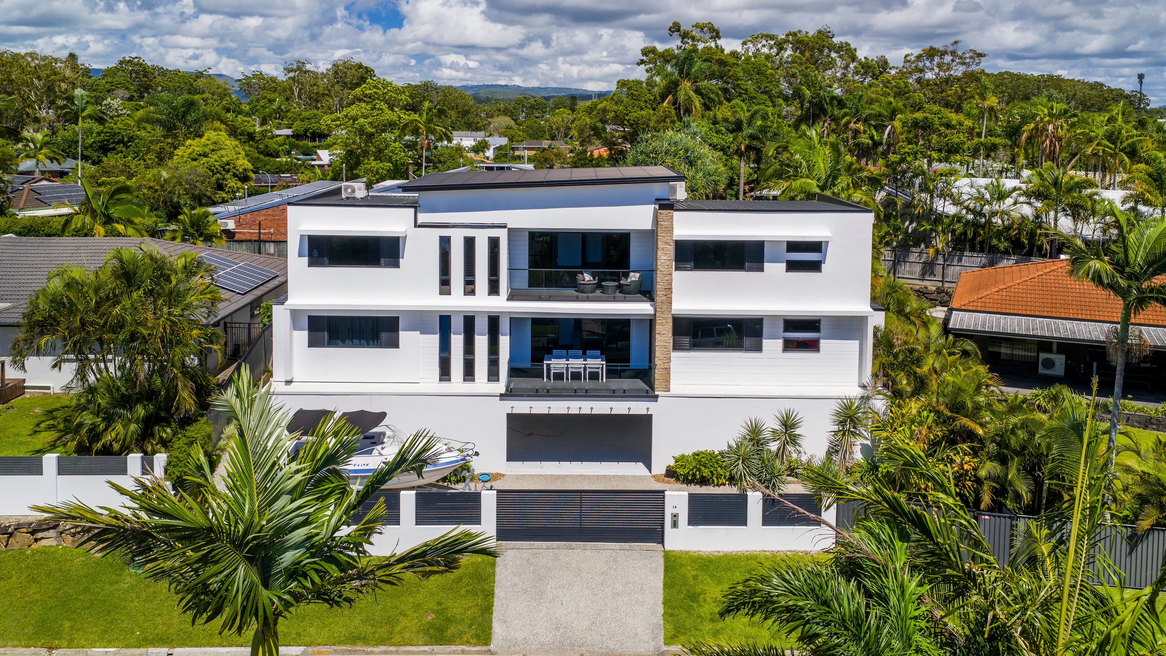 14 Pinaroo Crescent, Ashmore — photo 1 of 5