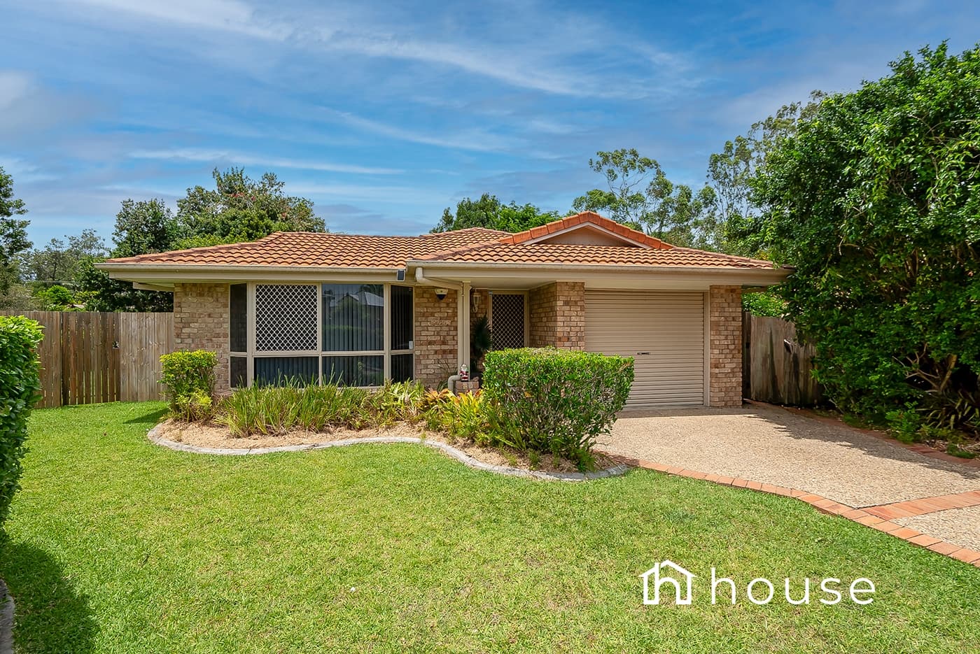 10 Cameron Court, Daisy Hill, Daisy Hill — photo 1 of 5