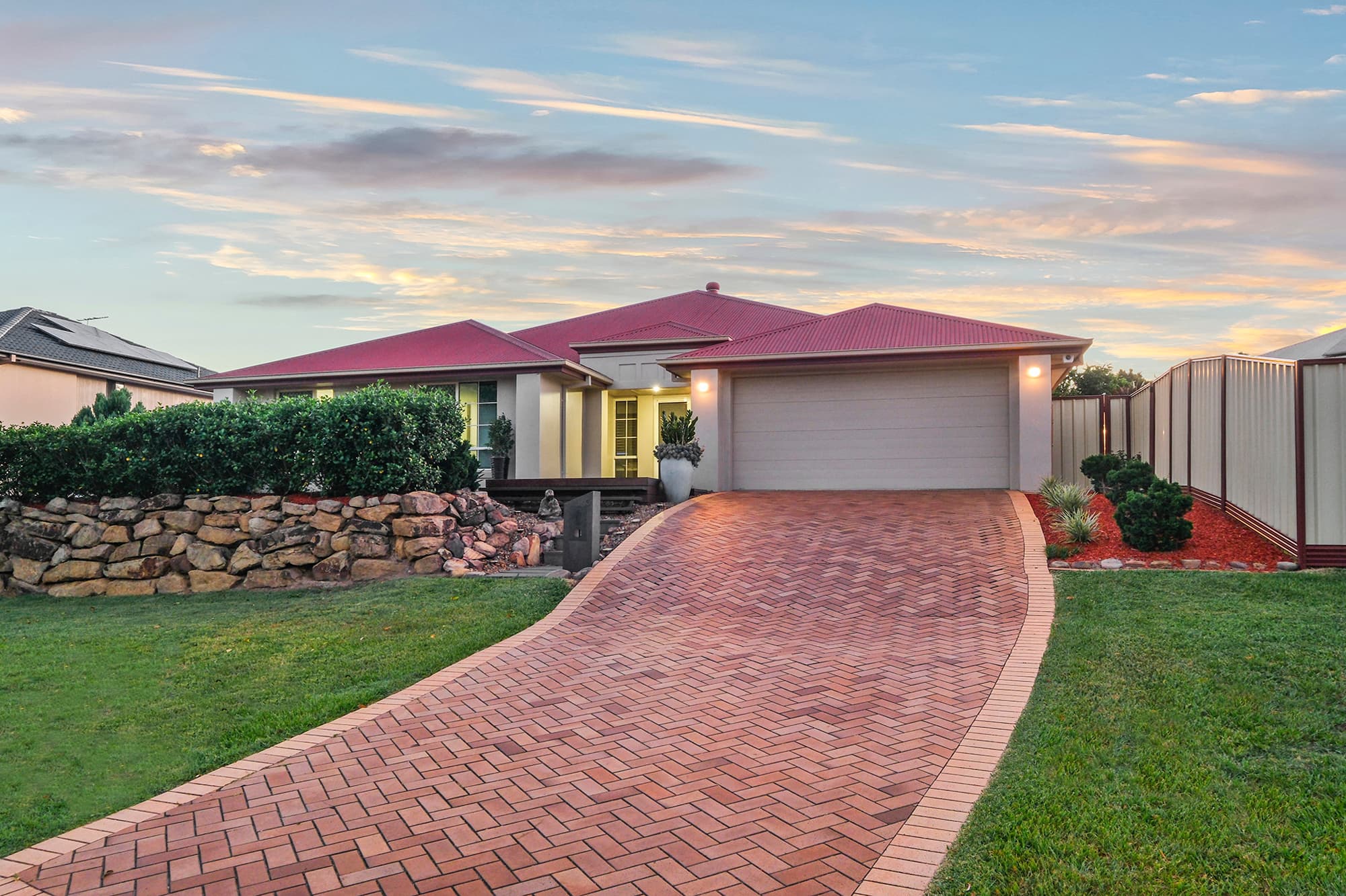8 Unley Place, Forest Lake, Forest Lake — photo 1 of 5