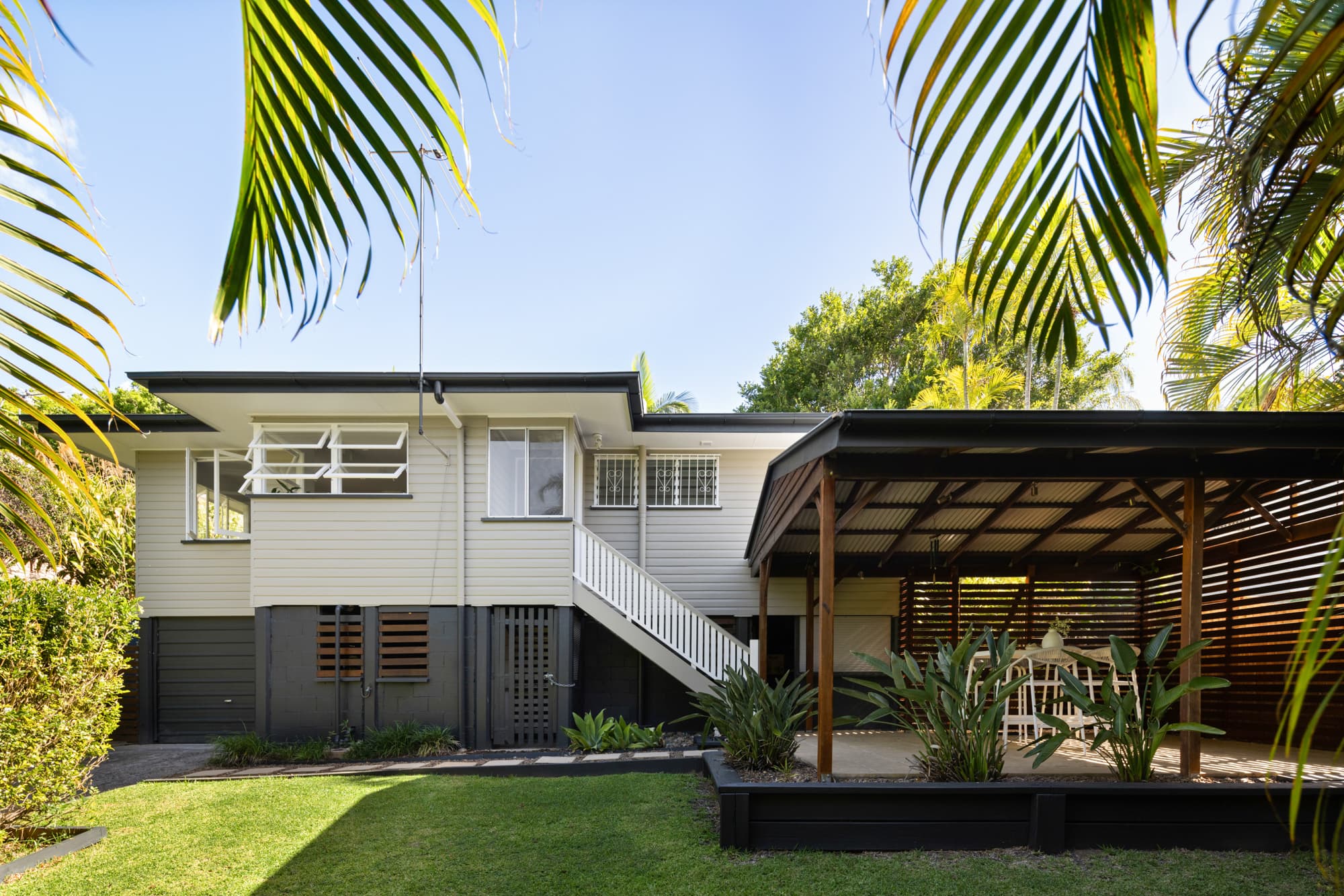 22 Sapphire Street, Holland Park — photo 1 of 5