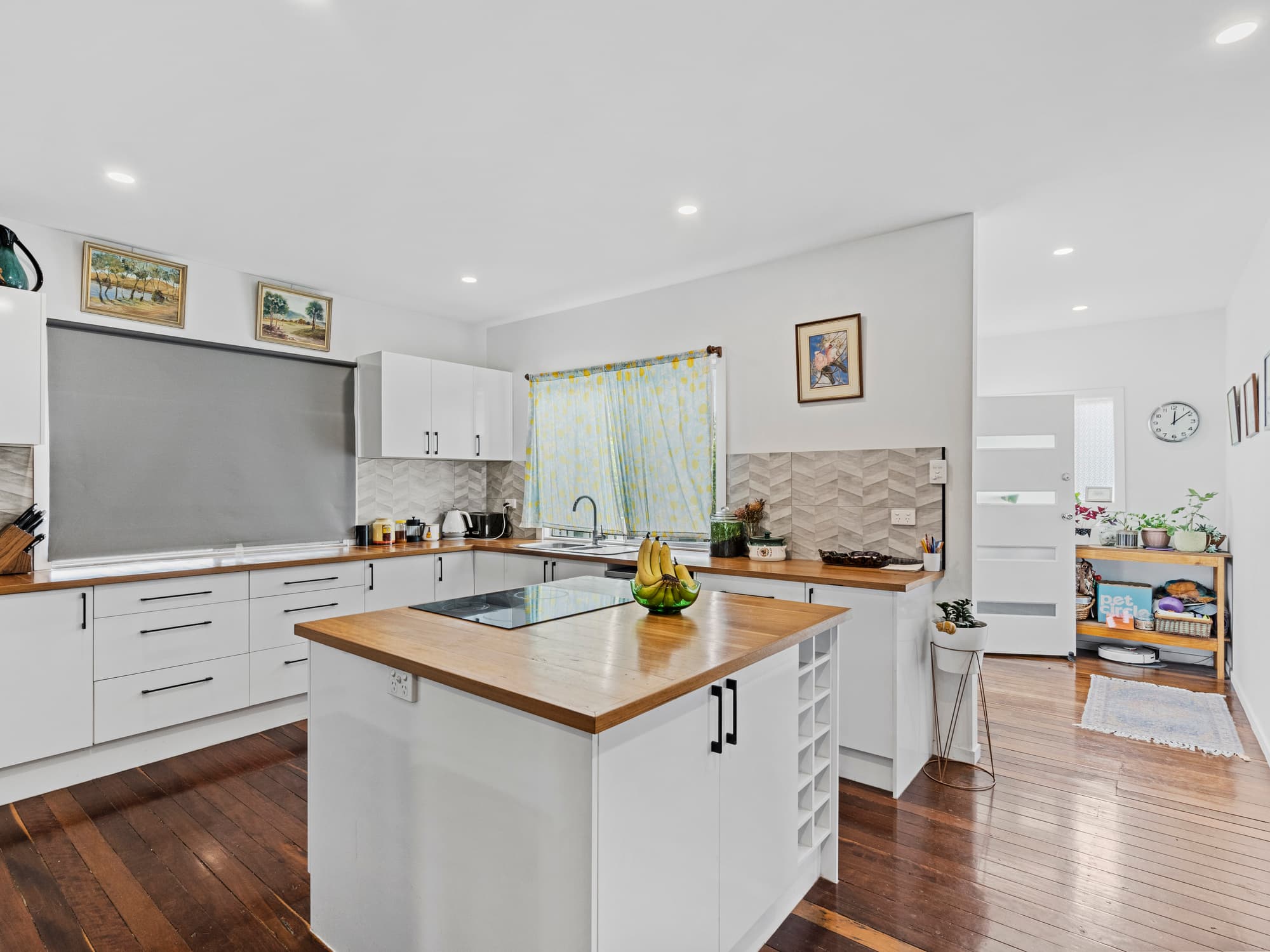 11 Moolabin Crescent, Yeerongpilly, Yeerongpilly — photo 1 of 5