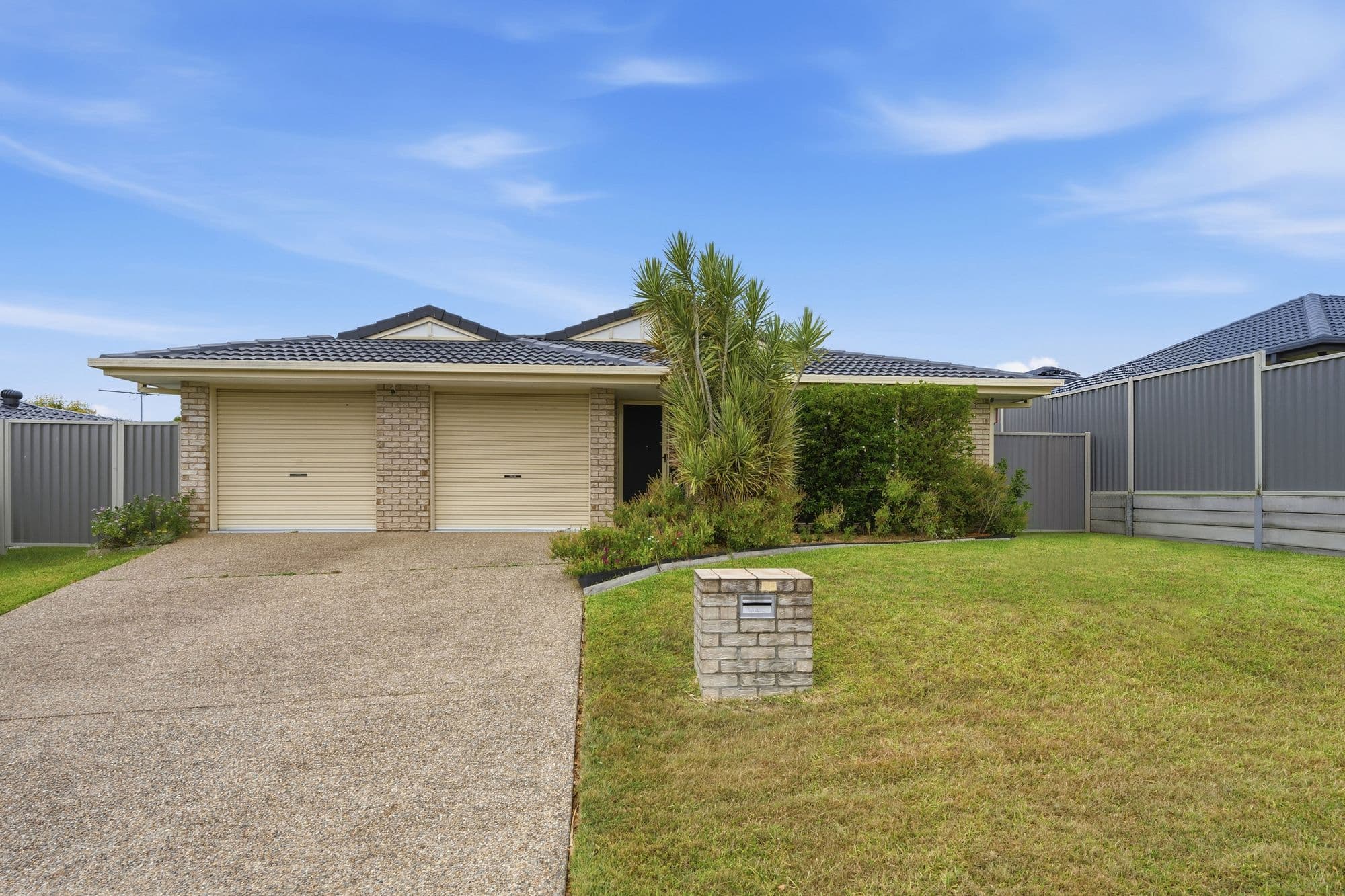 35 Poinsettia Crescent, Calamvale, Calamvale — photo 1 of 5