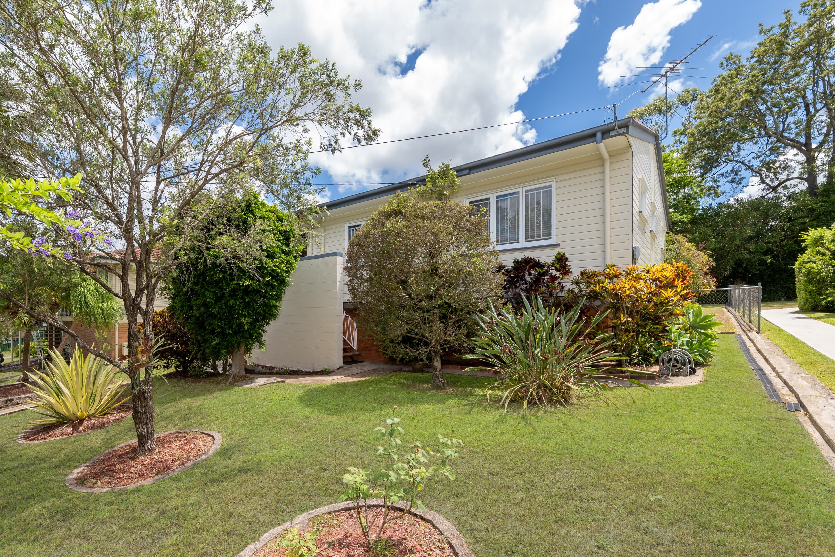 17 Aramac Street, Keperra, Keperra — photo 1 of 5